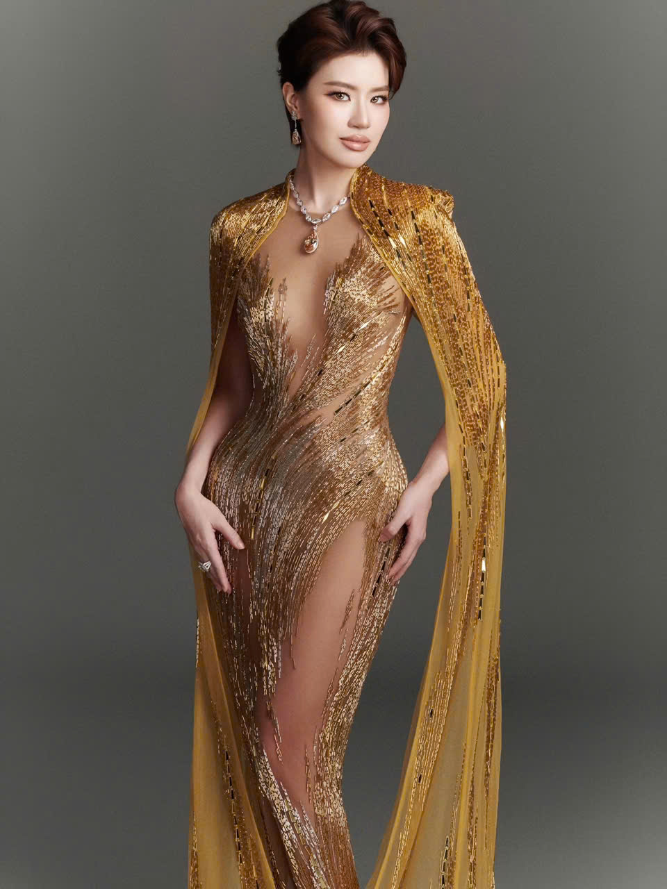 Thu nhập của &Aacute; hậu Miss Universe đ&oacute;ng phim trăm tỷ, c&oacute; b&agrave;i h&aacute;t nổi tiếng to&agrave;n cầu- Ảnh 2.