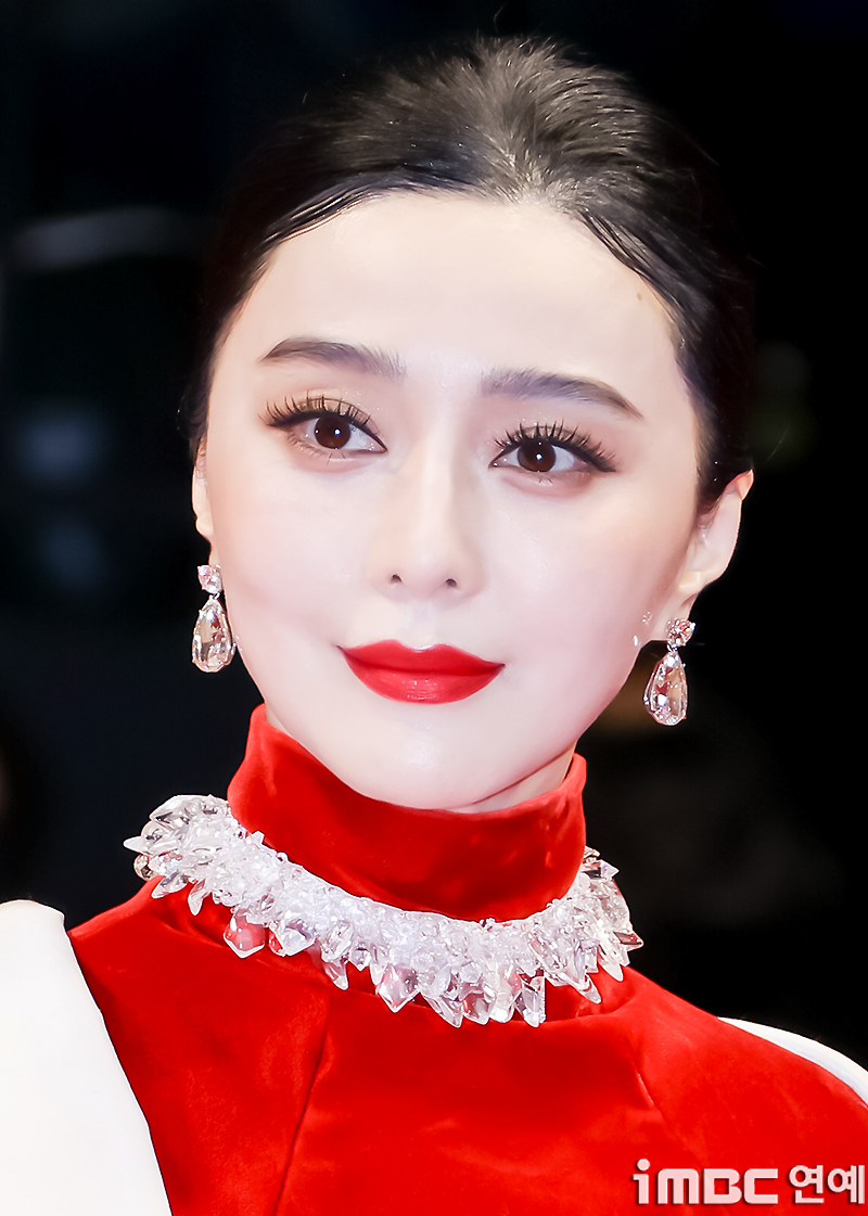LHP Busan 2026: "B&agrave; ho&agrave;ng" Phạm Băng Băng chiếm trọn spotlight, Hyun Bin chưa bao giờ l&agrave;m fan thất vọng- Ảnh 6.