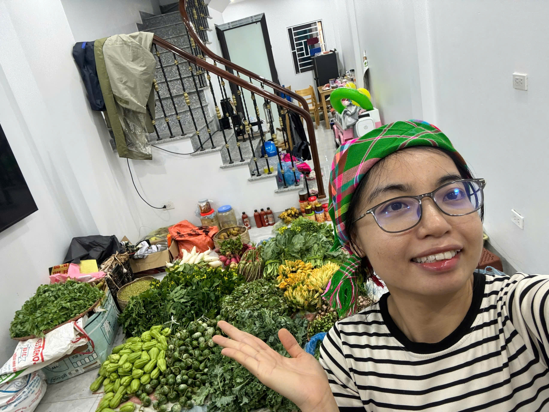 Cặp vợ chồng cất bằng đại học đi b&aacute;n rau, từng bị mối h&agrave;ng lừa, đi xin lỗi từng kh&aacute;ch v&agrave; th&agrave;nh quả sau 2 năm- Ảnh 2.