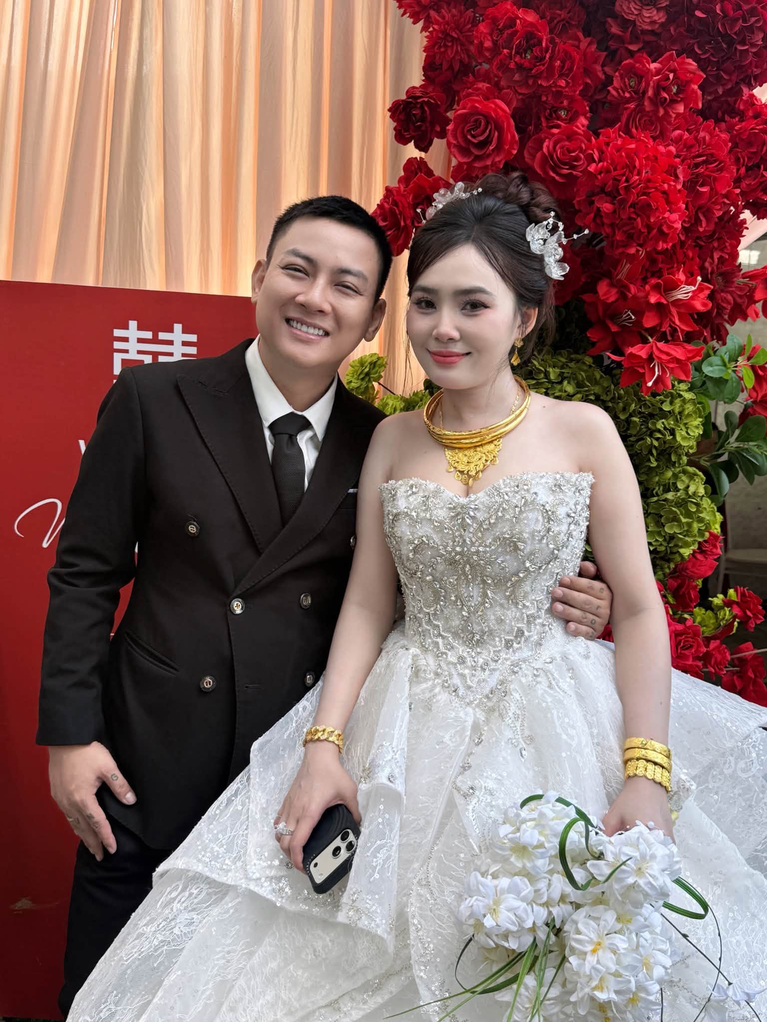 Ho&agrave;i L&acirc;m rước Ngọc Trinh về nh&agrave; bằng xe m&aacute;y- Ảnh 2.
