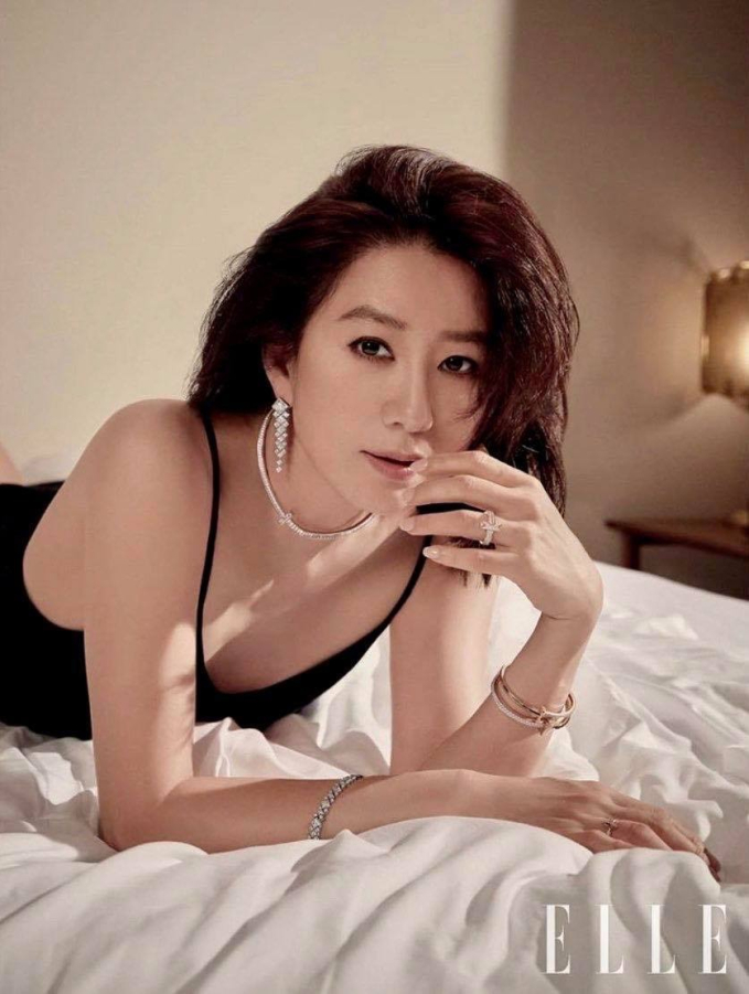 Kh&ocirc;ng nhận ra Kim Hee Ae từng sexy nhất nh&igrave; showbiz!- Ảnh 7.