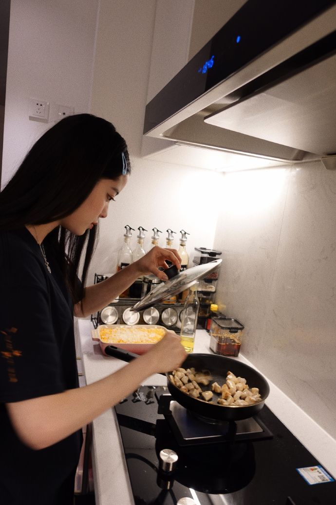 Một người chỉ tốn chưa đến 2 triệu tiền ăn mỗi th&aacute;ng: 5 c&aacute;ch gi&uacute;p bữa cơm vẫn đủ thịt c&aacute;, trứng sữa- Ảnh 1.