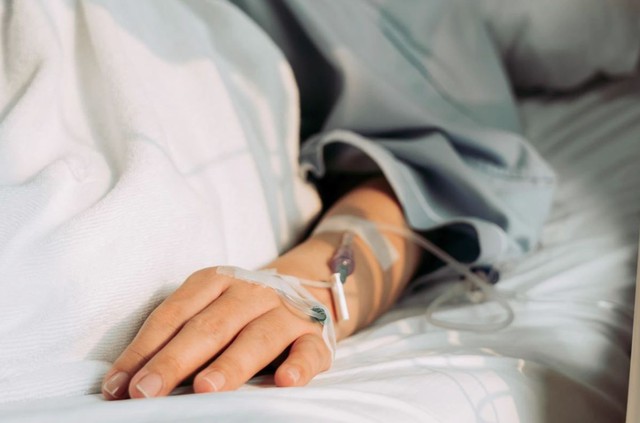 C&oacute; dấu hiệu n&agrave;y suốt nửa năm nhưng kh&ocirc;ng đi kh&aacute;m, người phụ nữ 35 tuổi mắc ung thư giai đoạn cuối- Ảnh 1.