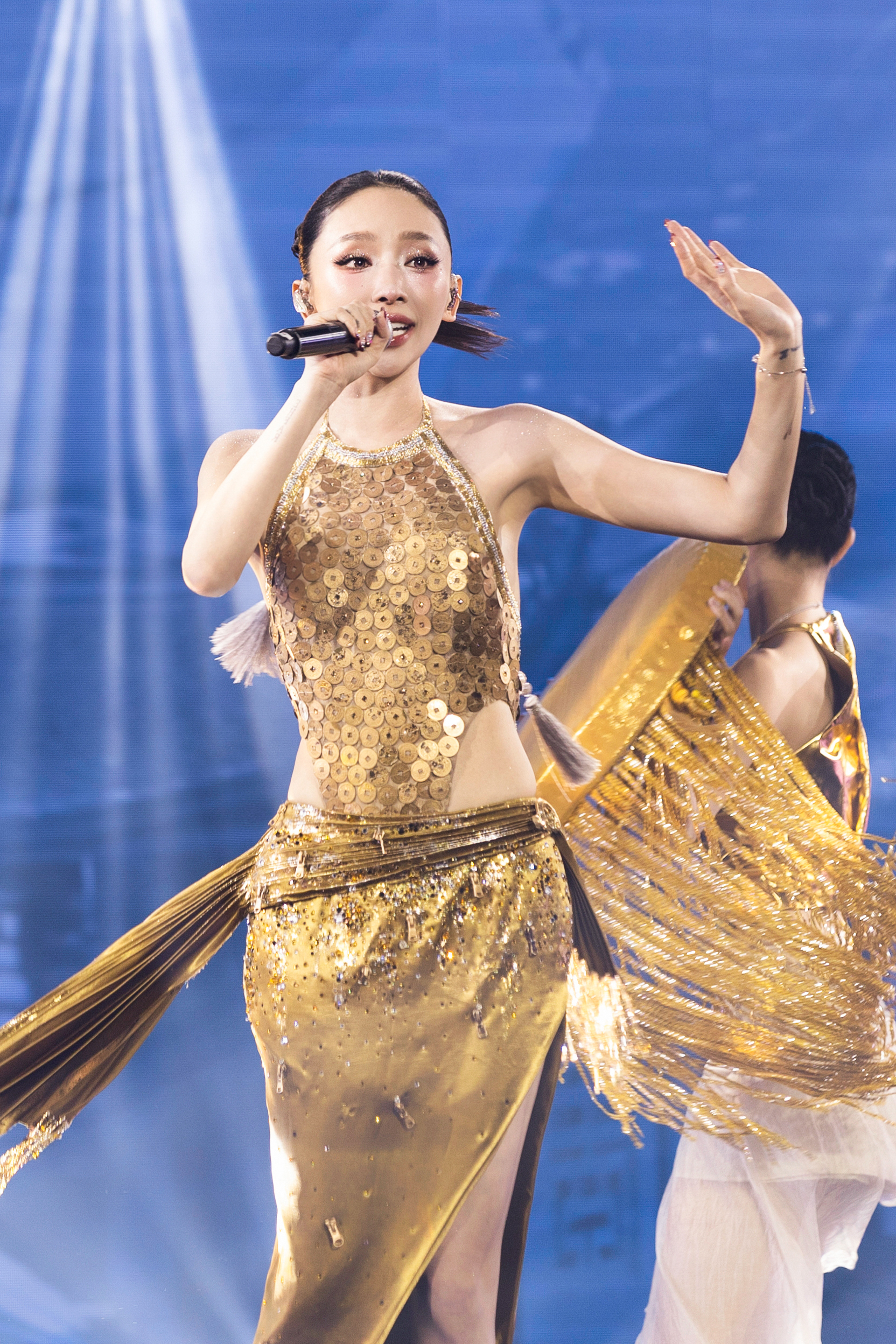T&oacute;c Ti&ecirc;n lại l&agrave;m quốc tế phải &ldquo;nh&aacute;o nh&agrave;o&rdquo;- Ảnh 7.