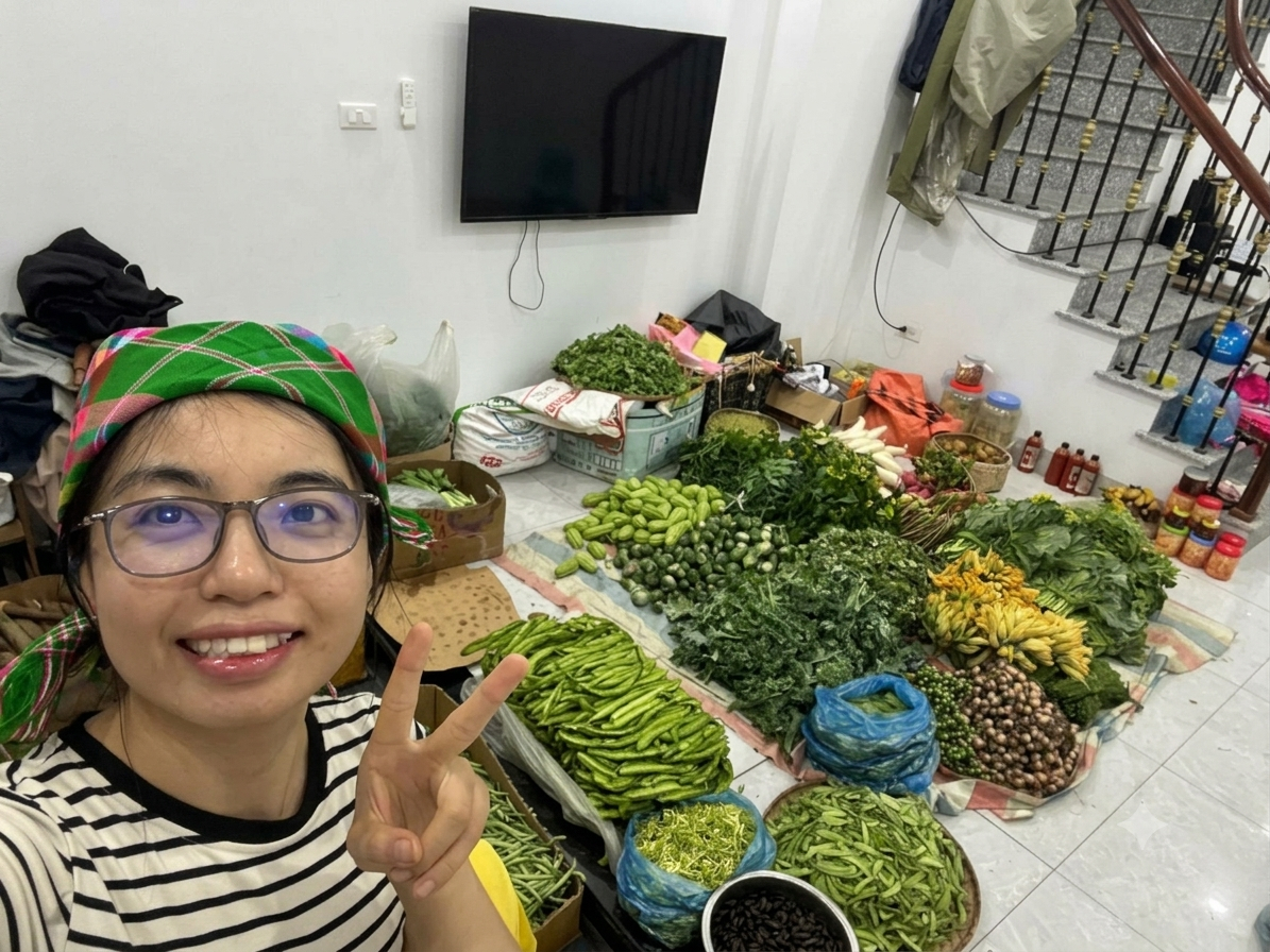 Cặp vợ chồng cất bằng đại học đi b&aacute;n rau, từng bị mối h&agrave;ng lừa, đi xin lỗi từng kh&aacute;ch v&agrave; th&agrave;nh quả sau 2 năm- Ảnh 1.