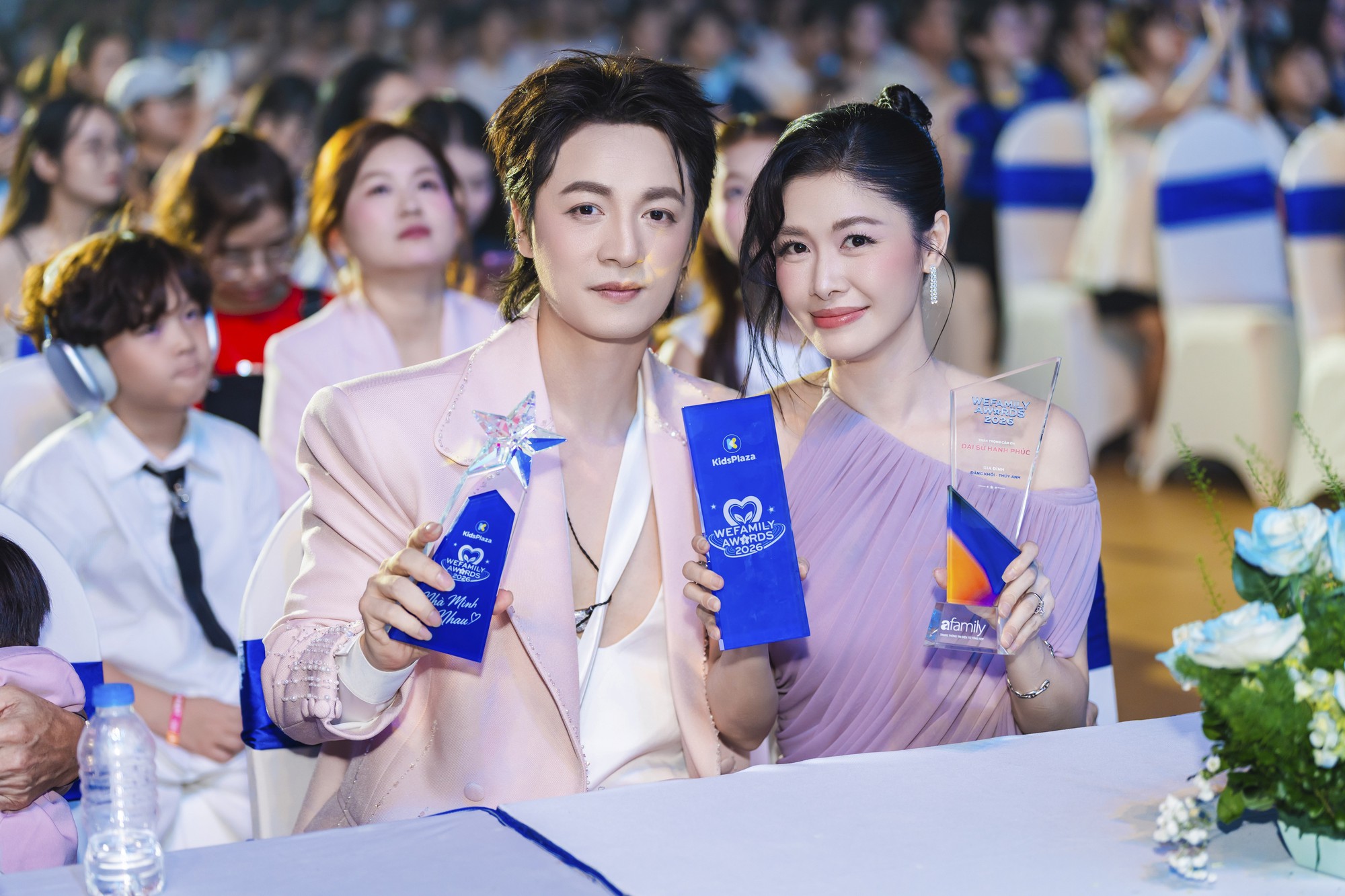WeFamily Awards 2026: Đ&ecirc;m vinh danh gia đ&igrave;nh đầy cảm x&uacute;c, "phi thường" bắt đầu từ những điều rất đỗi b&igrave;nh thường- Ảnh 2.