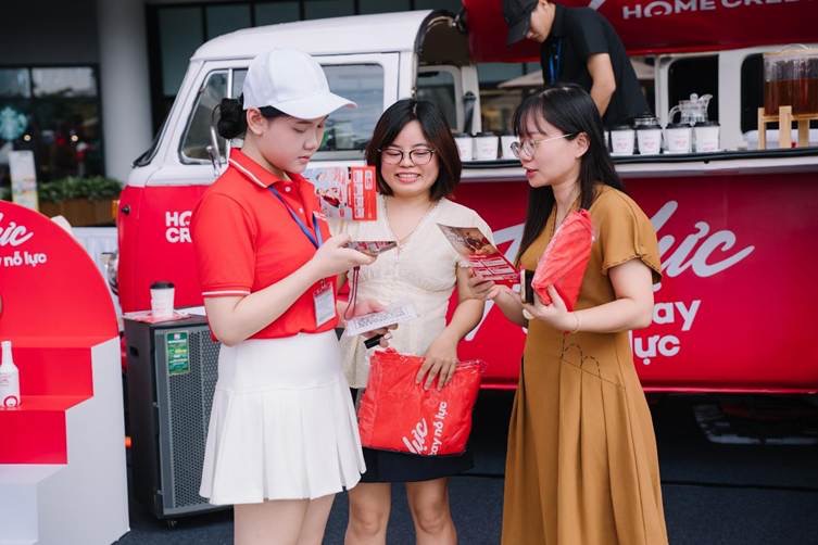 “Trạm Trợ Lực Home Credit” tiếp sức hơn 3.000 đôi tay nỗ lực tại 5 điểm trạm tại TP.HCM và Hà Nội - Ảnh 7.