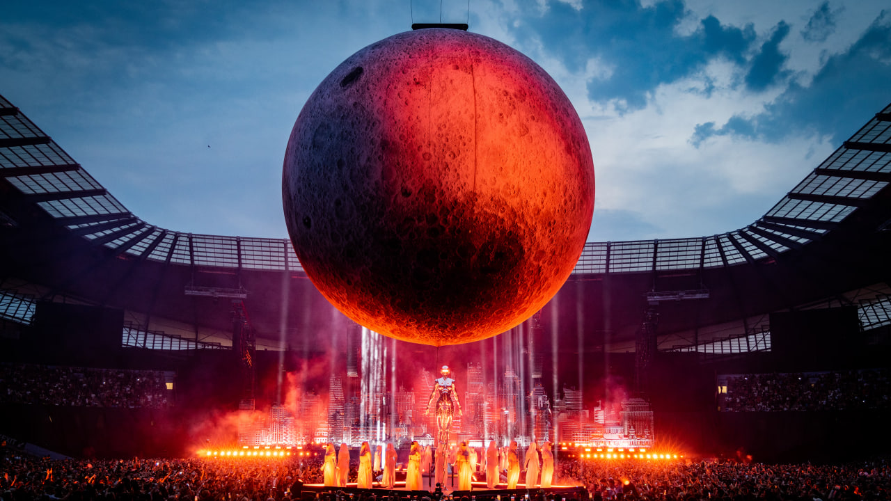 The Weeknd v&agrave; đại tiệc &aacute;nh s&aacute;ng k&igrave; ảo của The After Hours til Dawn Tour: L&yacute; do &ldquo;một nửa Việt Nam&rdquo; c&oacute; mặt tại Singapore 2 ng&agrave;y cuối tuần- Ảnh 2.