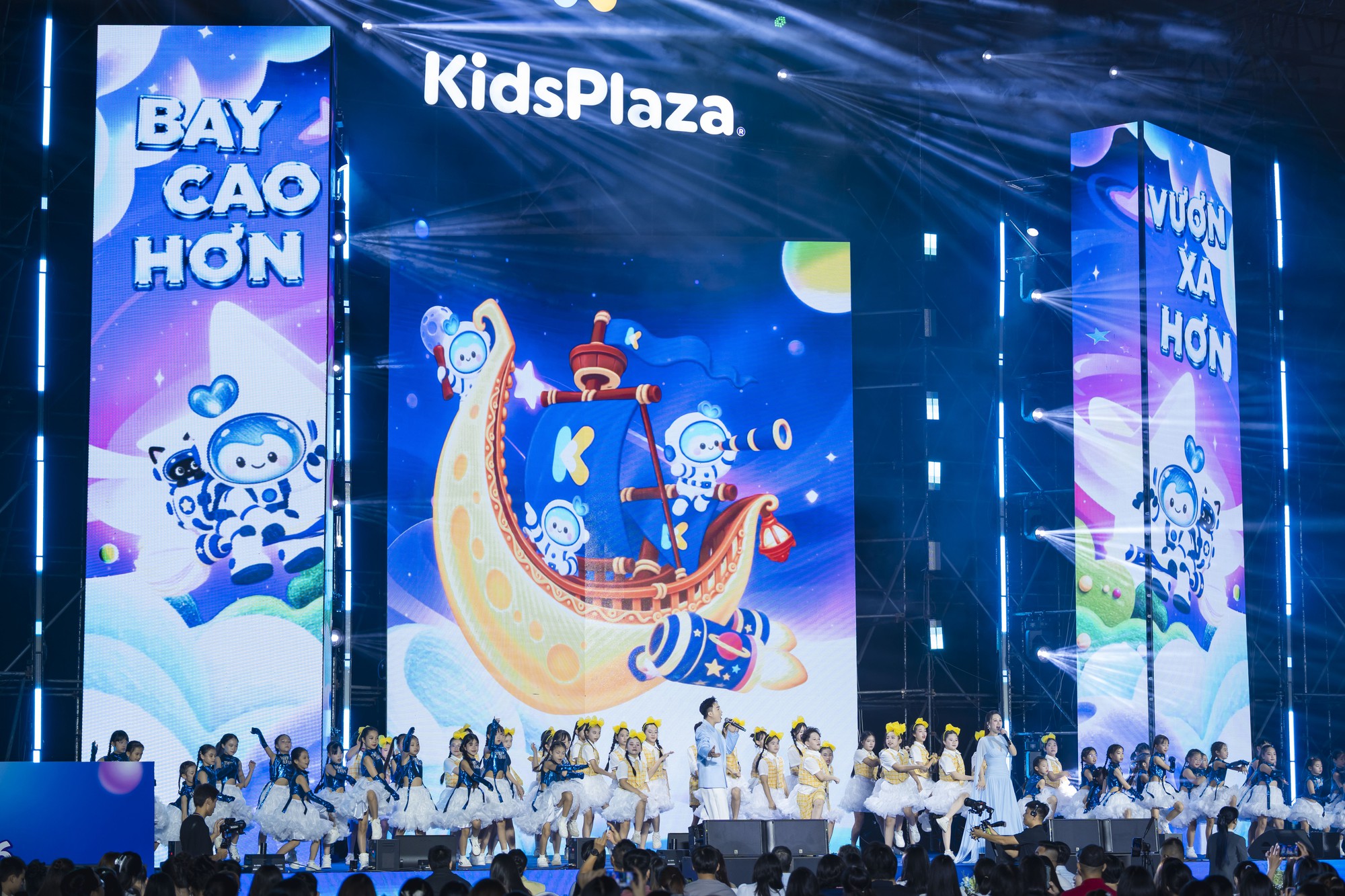 WeFamily Awards 2026: Đ&ecirc;m vinh danh gia đ&igrave;nh đầy cảm x&uacute;c, "phi thường" bắt đầu từ những điều rất đỗi b&igrave;nh thường- Ảnh 1.