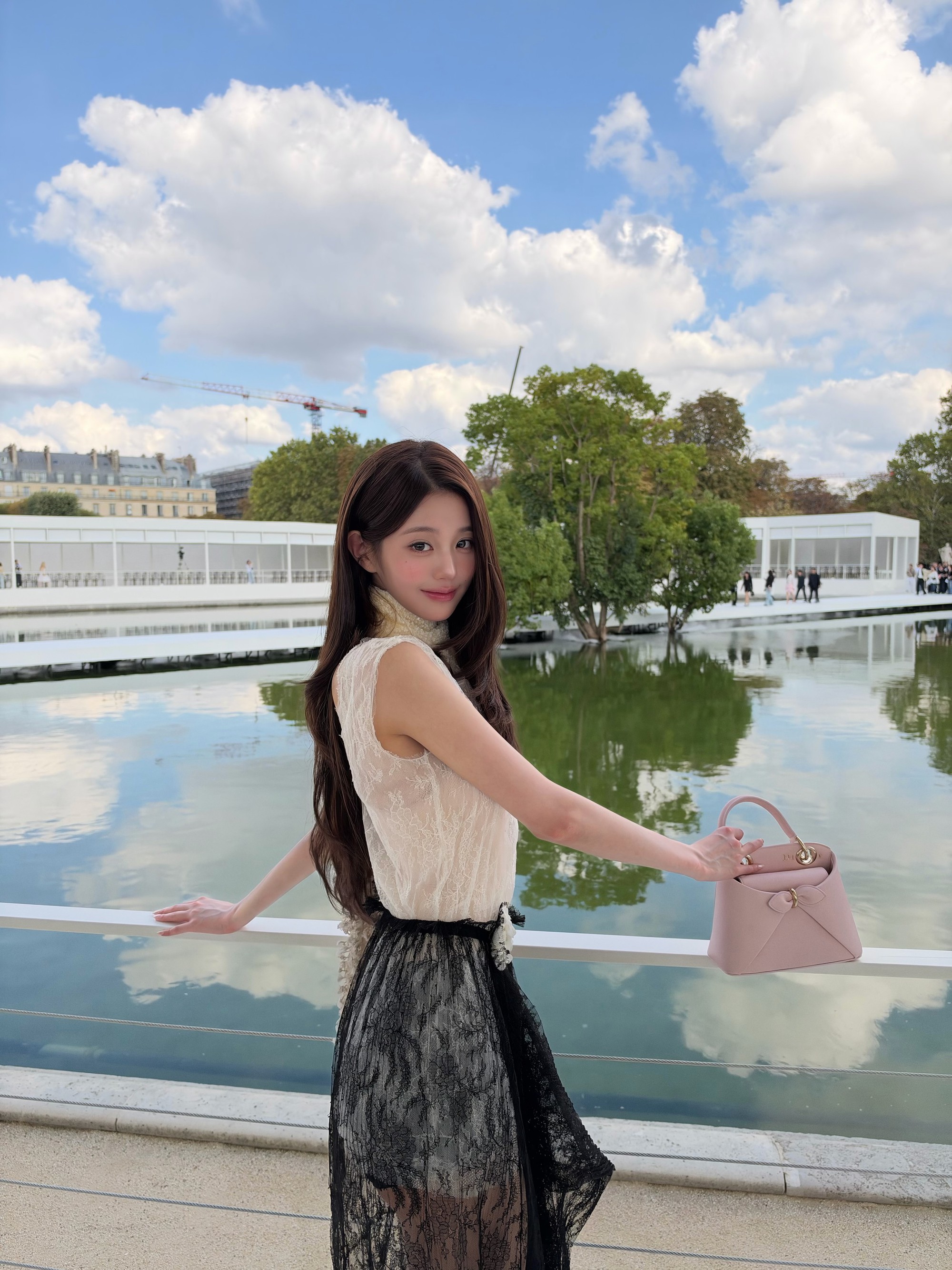 Sự v&ocirc; l&yacute; của fan Jisoo- Ảnh 9.