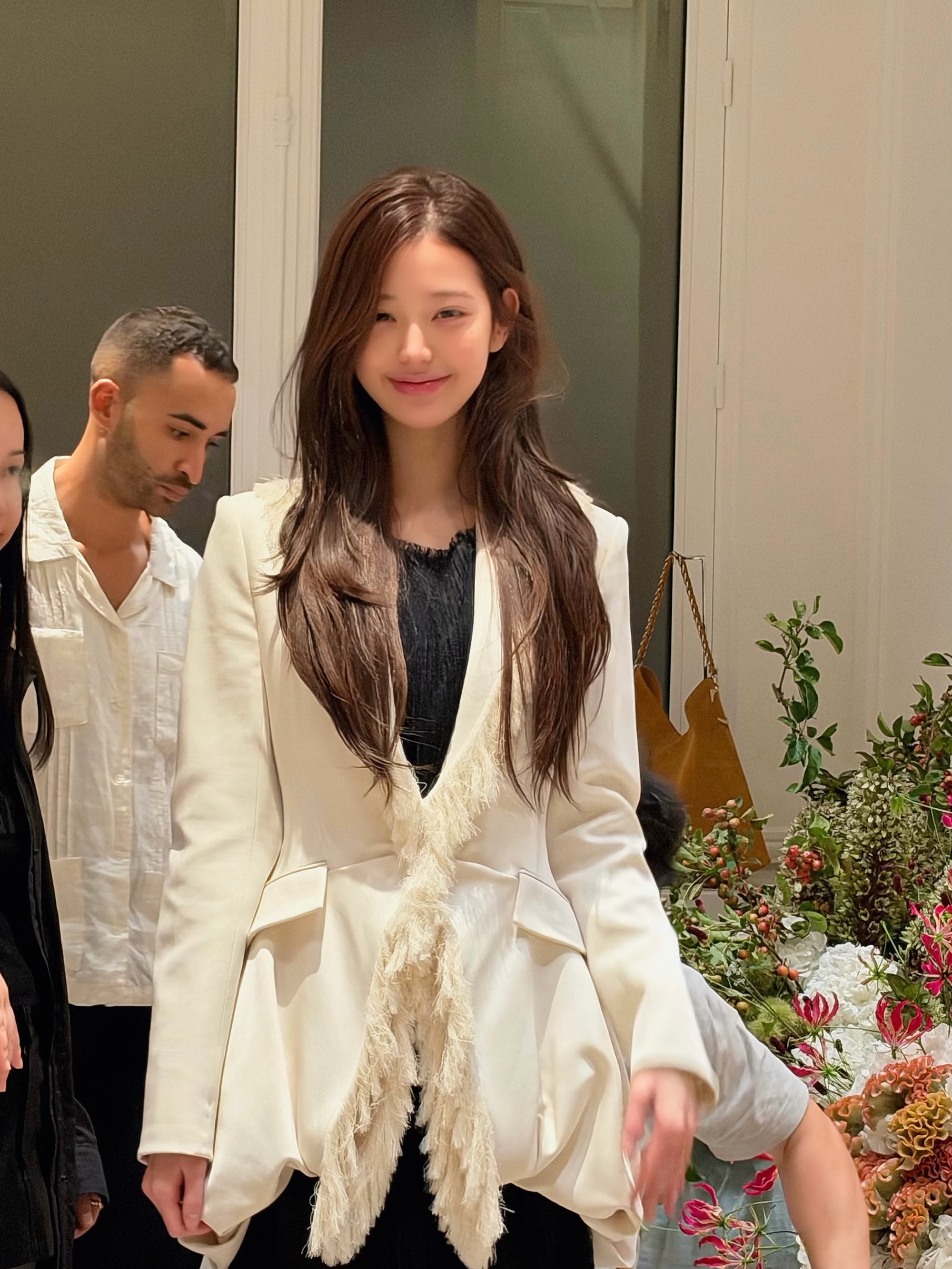 Sự v&ocirc; l&yacute; của fan Jisoo- Ảnh 12.