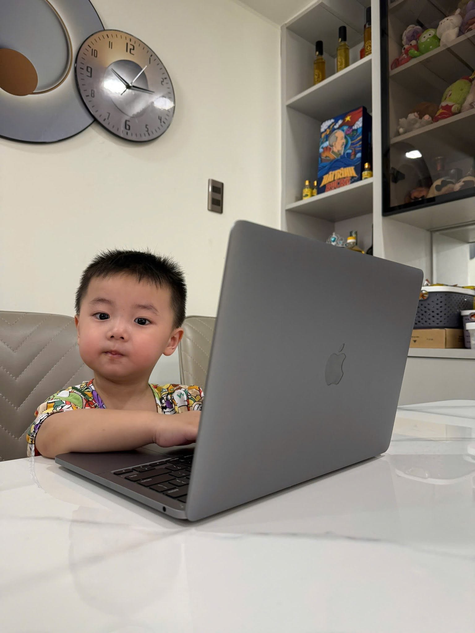Qu&aacute;ch Ngọc Tuy&ecirc;n cưới vợ k&eacute;m 16 tuổi, con trai l&ecirc;n 3 tuổi điển trai, kh&ocirc;i ng&ocirc; chuẩn điện ảnh- Ảnh 3.