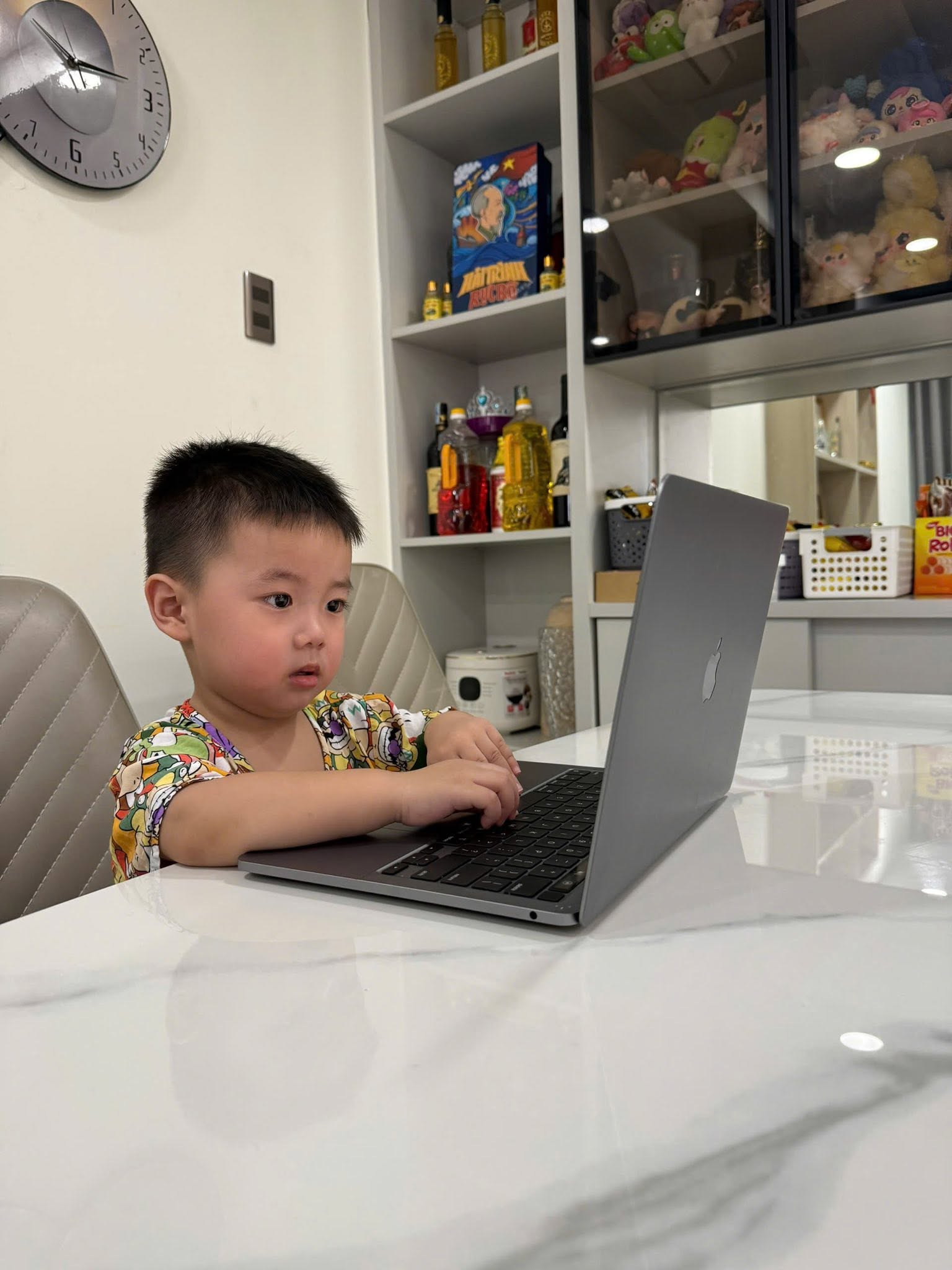 Qu&aacute;ch Ngọc Tuy&ecirc;n cưới vợ k&eacute;m 16 tuổi, con trai l&ecirc;n 3 tuổi điển trai, kh&ocirc;i ng&ocirc; chuẩn điện ảnh- Ảnh 4.