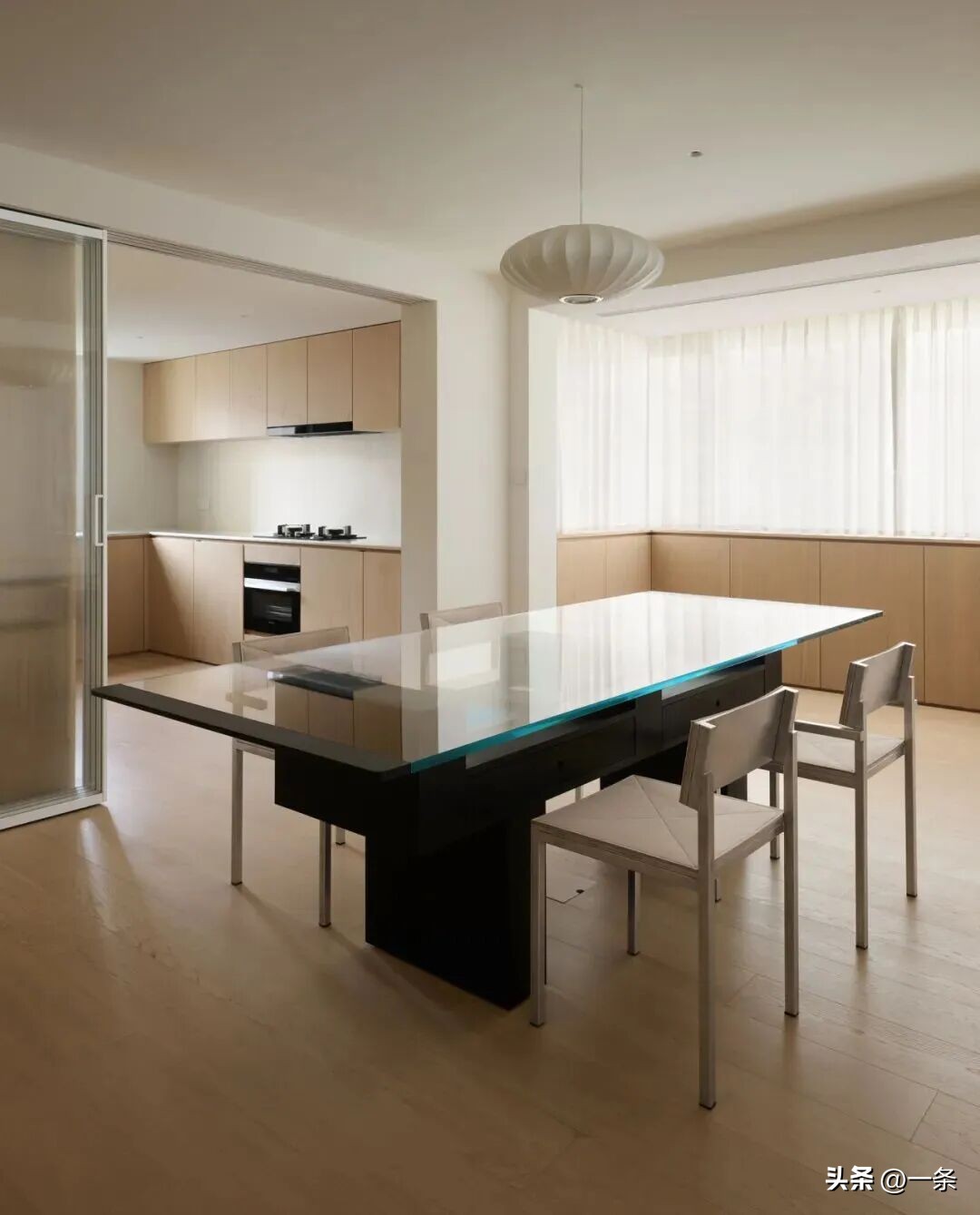 40 tuổi, nữ kiến tr&uacute;c sư cải tạo căn hộ 170m&sup2; chỉ để phục vụ một người: Nh&igrave;n b&ecirc;n trong mới hiểu v&igrave; sao c&ocirc; n&oacute;i "sống một m&igrave;nh rất tuyệt" - Ảnh 5.
