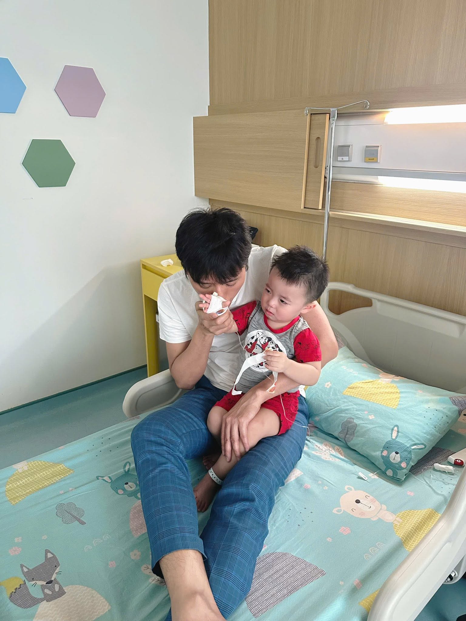 Qu&aacute;ch Ngọc Tuy&ecirc;n cưới vợ k&eacute;m 16 tuổi, con trai l&ecirc;n 3 tuổi điển trai, kh&ocirc;i ng&ocirc; chuẩn điện ảnh- Ảnh 7.