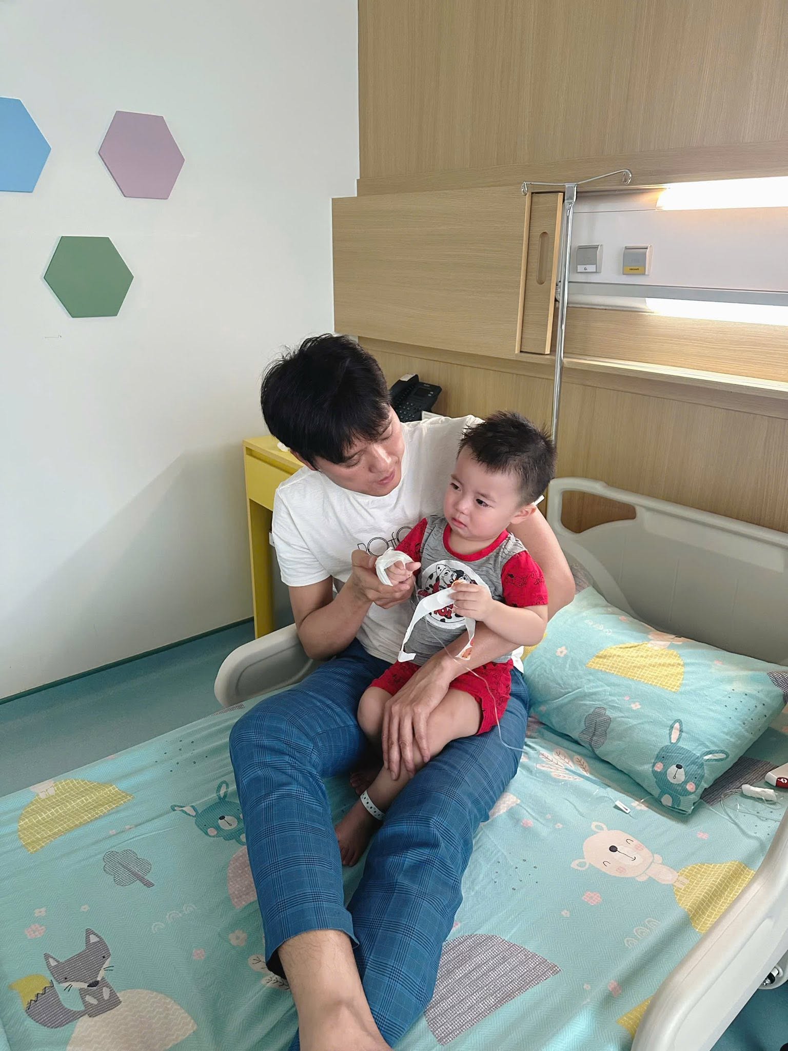 Qu&aacute;ch Ngọc Tuy&ecirc;n cưới vợ k&eacute;m 16 tuổi, con trai l&ecirc;n 3 tuổi điển trai, kh&ocirc;i ng&ocirc; chuẩn điện ảnh- Ảnh 8.