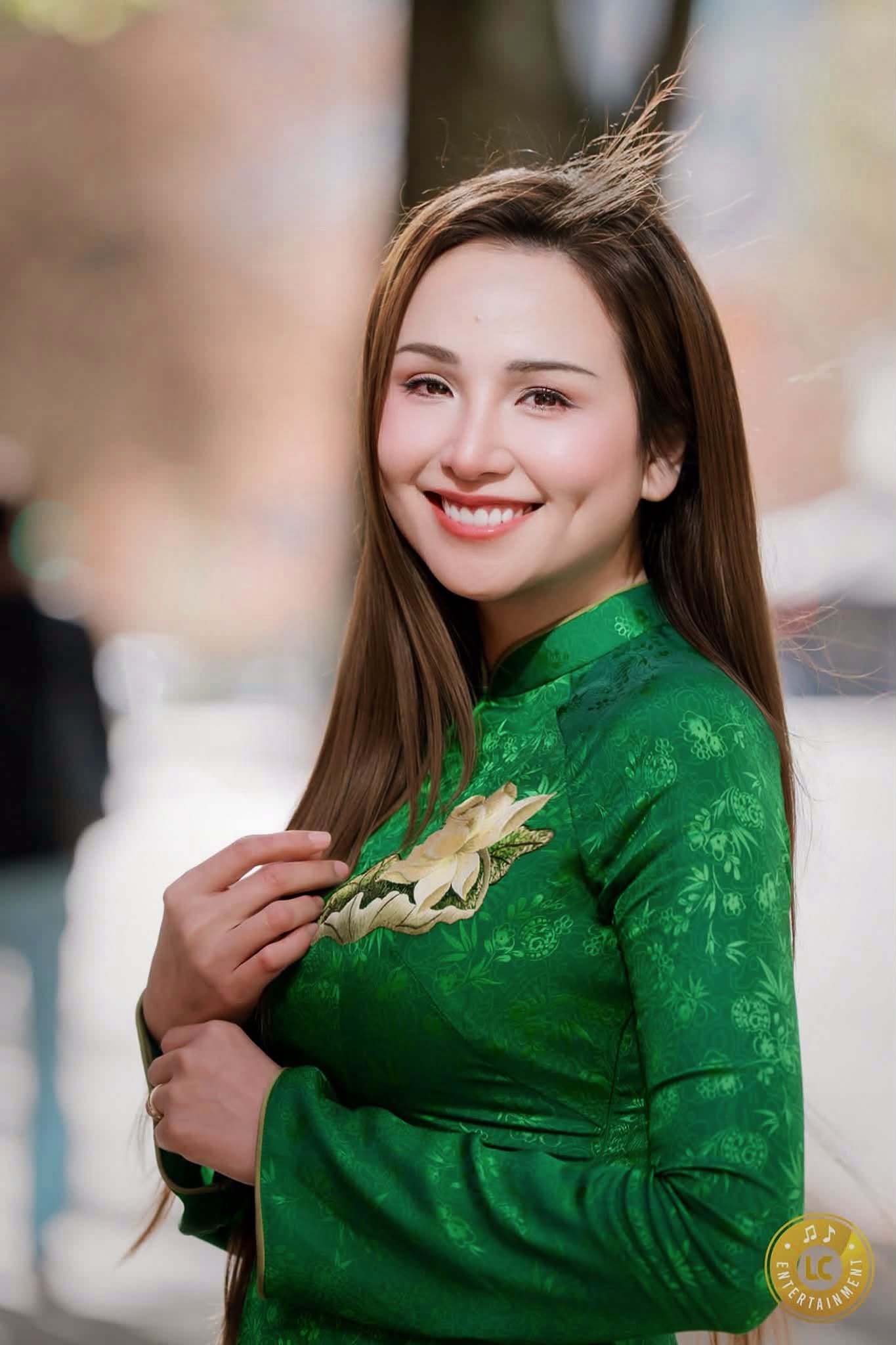 Hoa hậu Việt từng su&yacute;t bị tước vương miện v&igrave; giấu chuyện kết h&ocirc;n, 2 lần đổ vỡ rồi sang Canada cưới người y&ecirc;u đơn phương 5 năm- Ảnh 1.