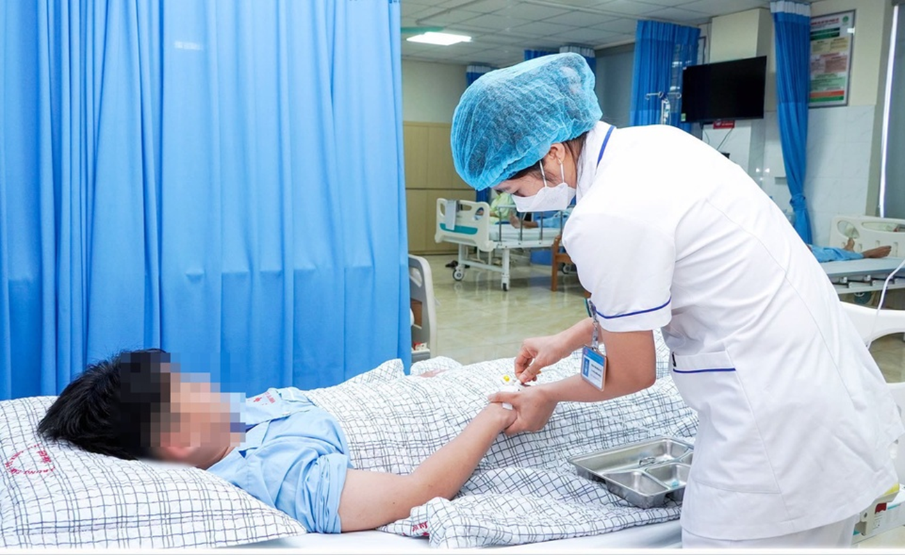 Ăn m&oacute;n quen thuộc trong bữa tối, b&eacute; trai 14 tuổi nguy kịch - Ảnh 1.
