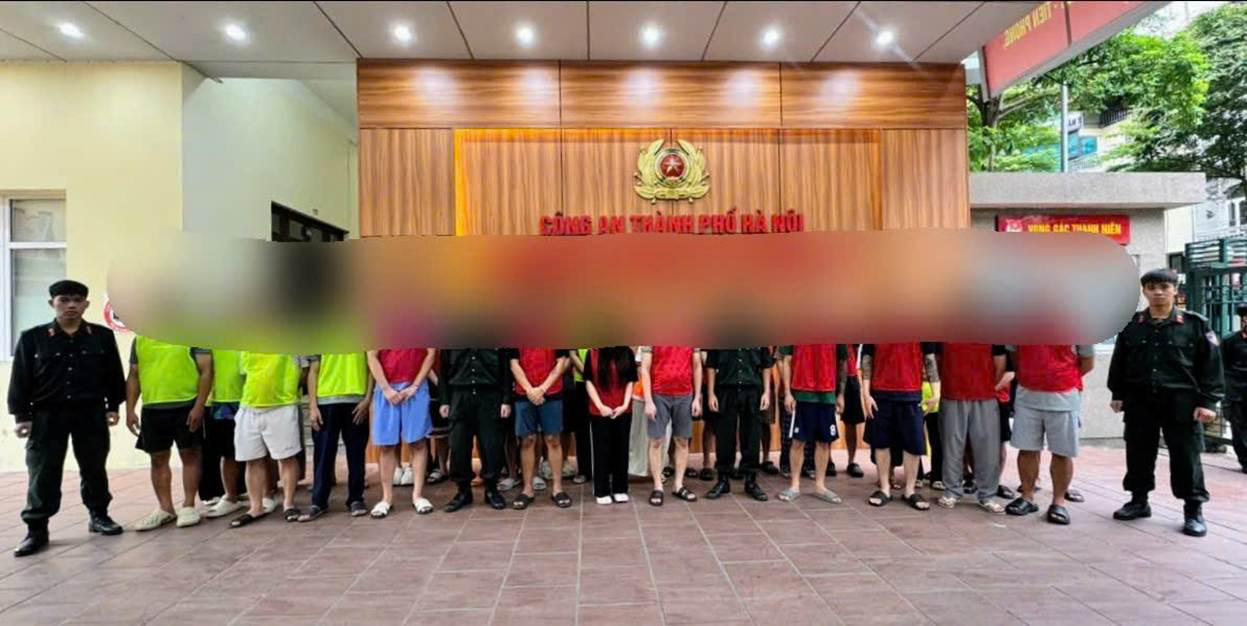 C&ocirc;ng an đồng loạt kh&aacute;m x&eacute;t khẩn cấp 12 địa điểm trong chuy&ecirc;n &aacute;n đặc biệt lớn: Bắt Trần Minh Đức SN 1989 - Ảnh 3.