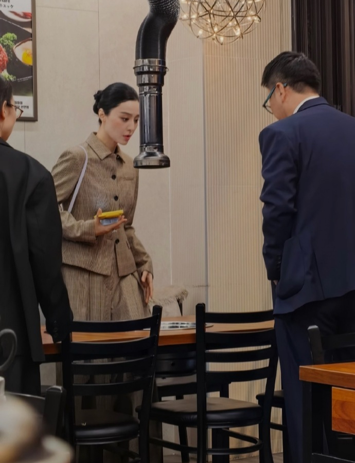 Loạt "ống k&iacute;nh hung thần" b&oacute;c trần nhan sắc thật của Phạm Băng Băng kh&ocirc;ng trượt ph&aacute;t n&agrave;o, cả MXH đứng h&igrave;nh- Ảnh 4.