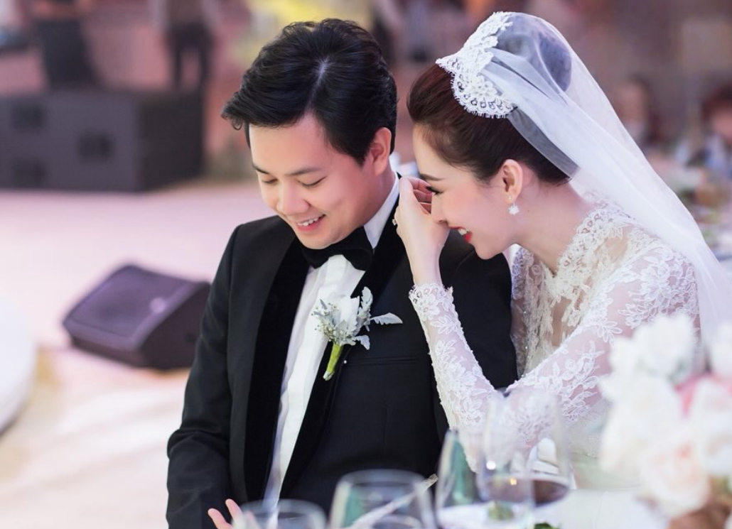 C&ocirc; g&aacute;i ngh&egrave;o qu&ecirc; C&agrave; Mau h&eacute; lộ ảnh hiếm ng&agrave;y về l&agrave;m d&acirc;u tập đo&agrave;n bất động sản: Khung cảnh lễ cưới h&agrave;o m&ocirc;n l&agrave; đ&acirc;y!- Ảnh 2.