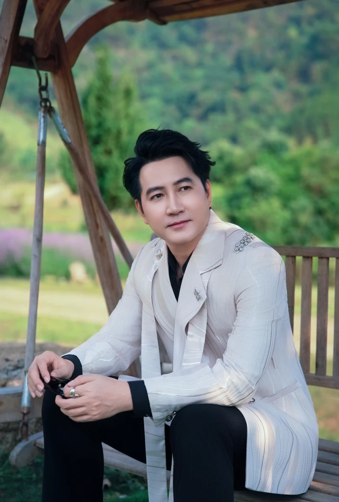 Nam ca sĩ Việt đổi đời sau 1 lần karaoke: Tậu biệt phủ cả tỷ đồng, c&oacute; đ&ecirc;m đi h&aacute;t mua được một c&acirc;y v&agrave;ng- Ảnh 3.
