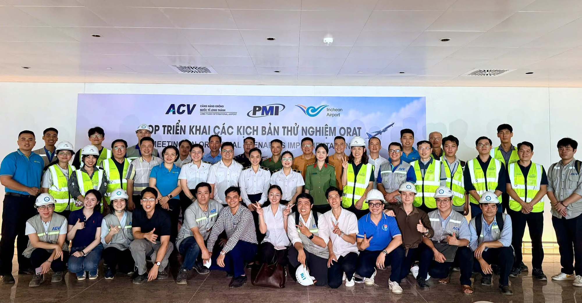 H&ocirc;m qua - 6/10, nhiều người được huy động l&agrave;m nhiệm vụ đặc biệt tại s&acirc;n bay Long Th&agrave;nh - Ảnh 9.