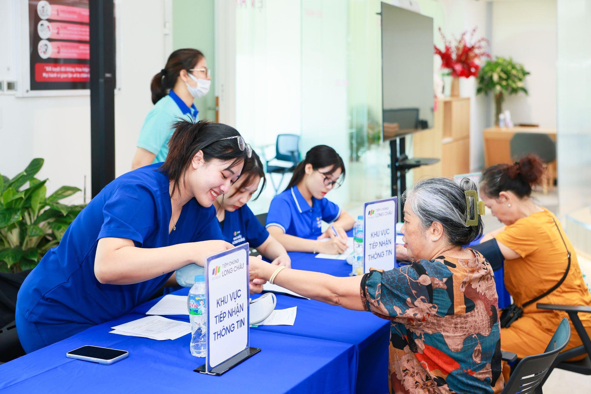 Long Ch&acirc;u lập &ldquo;c&uacute; đ&uacute;p&rdquo; tại Better Choice Awards 2026: &ldquo;Quả ngọt&rdquo; từ niềm tin người d&ugrave;ng đến đổi mới trong chăm s&oacute;c sức khỏe - Ảnh 3.