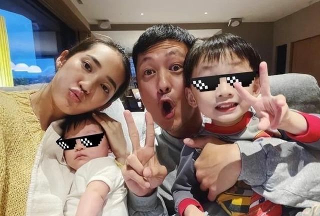 Tr&ograve; cười showbiz: 1 Anh Trai h&ugrave;ng hổ ly h&ocirc;n thi&ecirc;n kim tiểu thư ng&agrave;n tỷ, nhưng sau nhiều th&aacute;ng cả 2 vẫn chung sống như vợ chồng son- Ảnh 3.