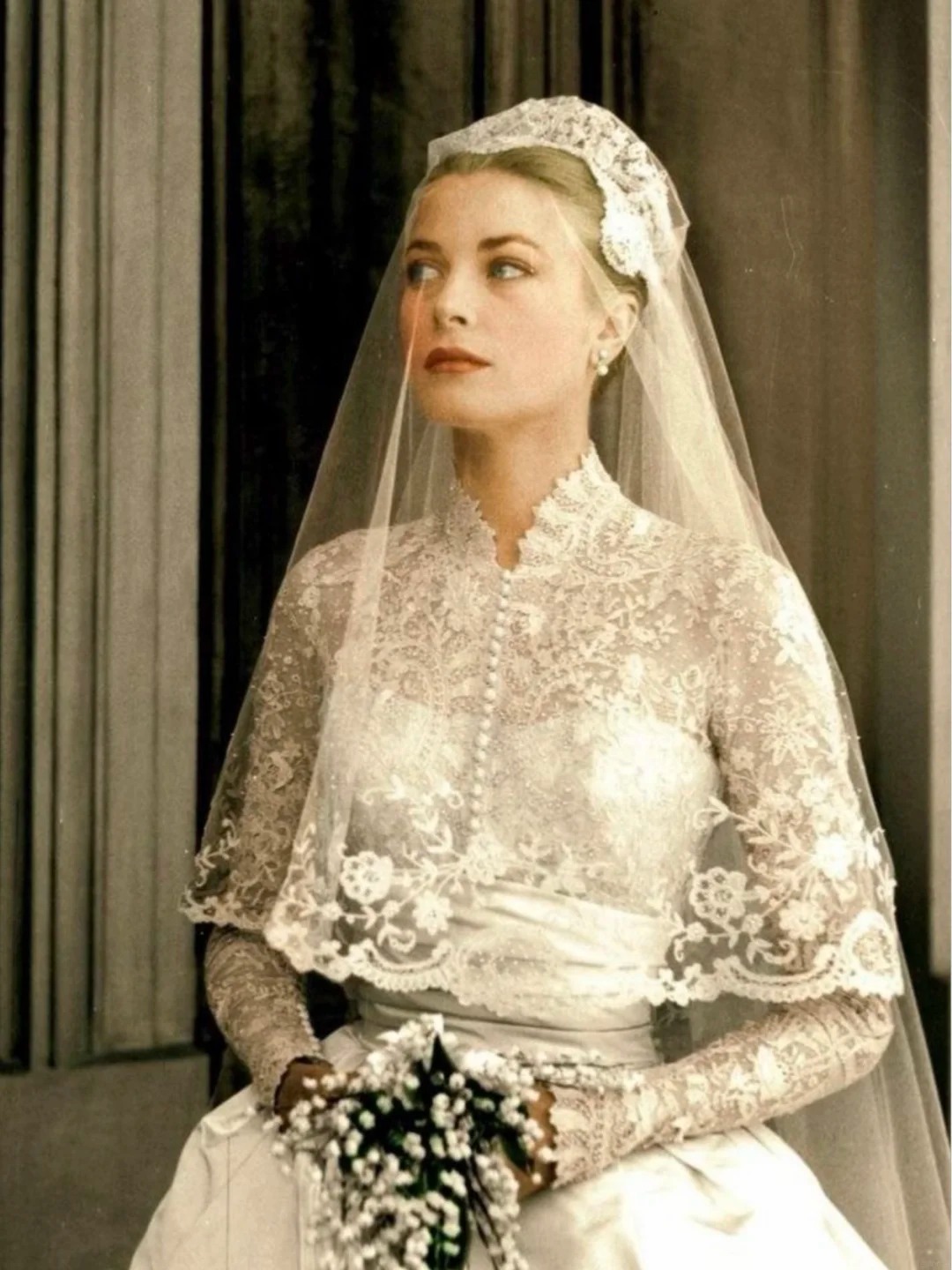 Chùm chuông trắng bé xíu từng nằm trong bó hoa cưới của Grace Kelly lẫn Kate Middleton: Đó là loài hoa nào?- Ảnh 4.