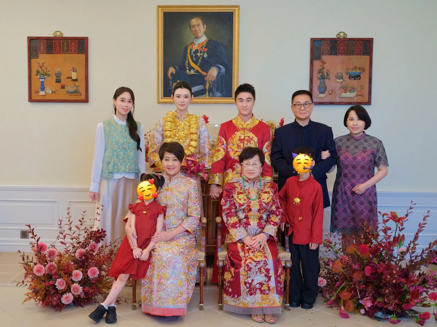 &Aacute;i nữ vua s&ograve;ng b&agrave;i H&agrave; Si&ecirc;u H&acirc;n bất ngờ khoe loạt ảnh đ&aacute;m cưới anh trai: Đại gia đ&igrave;nh 4 thế hệ hội tụ, c&ocirc; d&acirc;u đeo cả &ldquo;n&uacute;i&rdquo; v&agrave;ng - Ảnh 1.