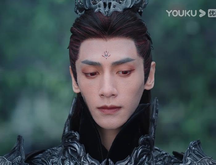 Nam thần cổ trang bị ch&ecirc; kh&ocirc;ng thương tiếc: Tạo h&igrave;nh di&ecirc;m d&uacute;a, eyeliner c&ograve;n sắc n&eacute;t hơn cả diễn xuất- Ảnh 6.