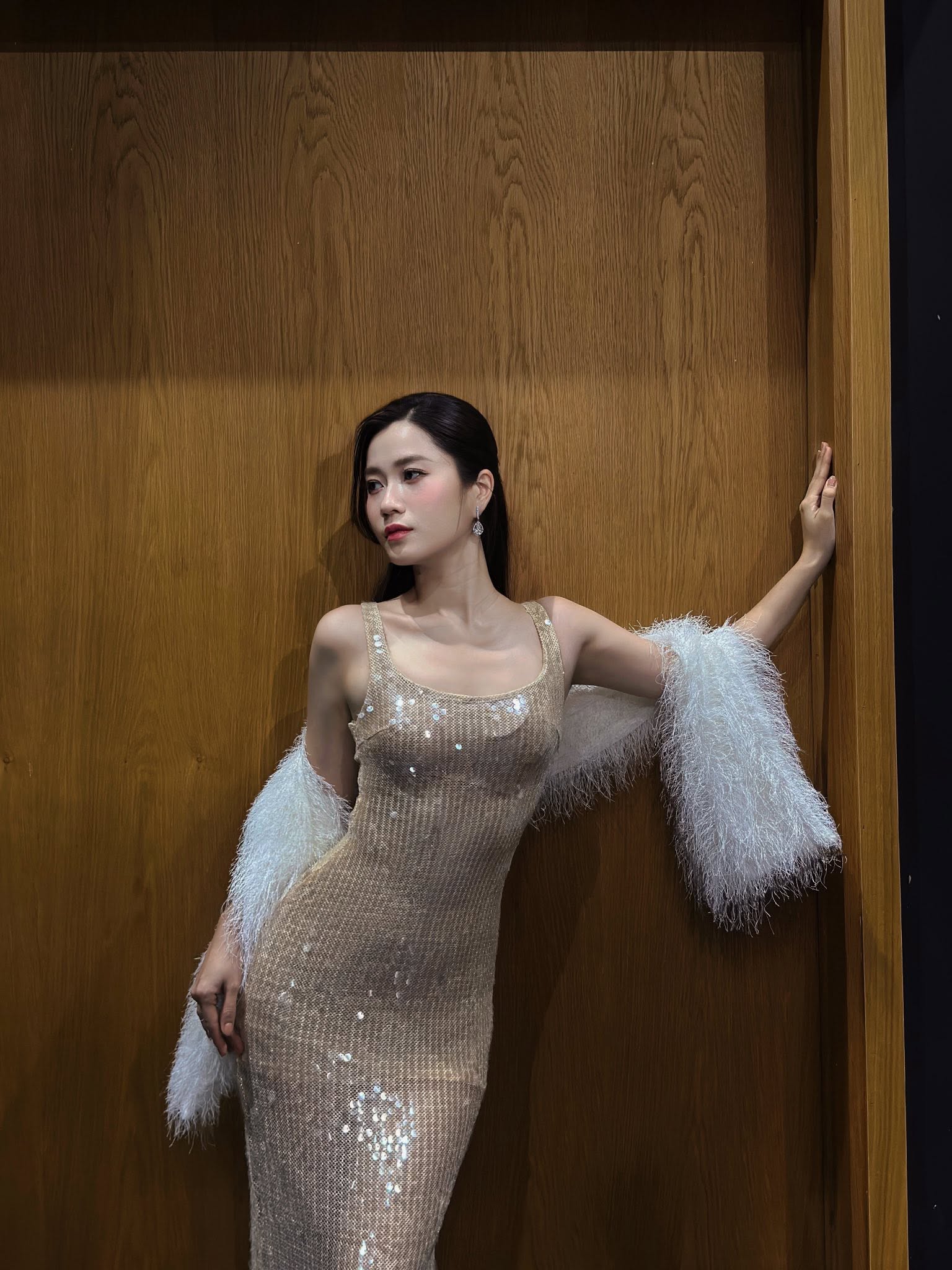 Sao nữ d&ugrave; bị Trường Giang lẫn chồng ch&ecirc; b&eacute;o nhưng nhan sắc vẫn vươn tầm quốc tế- Ảnh 8.