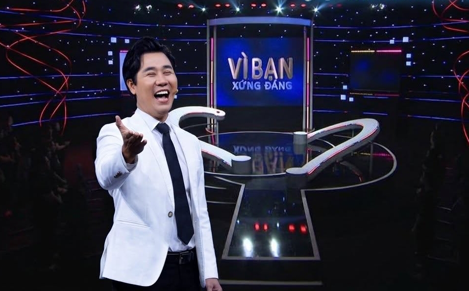 MC Quyền Linh bị thay thế, người mới n&oacute;i g&igrave;?- Ảnh 1.