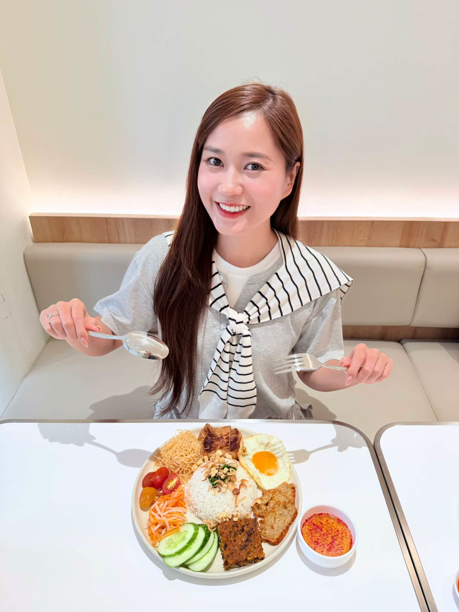 Sao nữ d&ugrave; bị Trường Giang lẫn chồng ch&ecirc; b&eacute;o nhưng nhan sắc vẫn vươn tầm quốc tế- Ảnh 7.