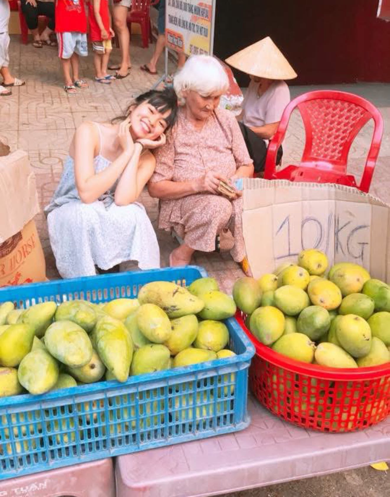Diễn vi&ecirc;n Kh&aacute;nh V&acirc;n th&ocirc;ng b&aacute;o tin buồn- Ảnh 1.