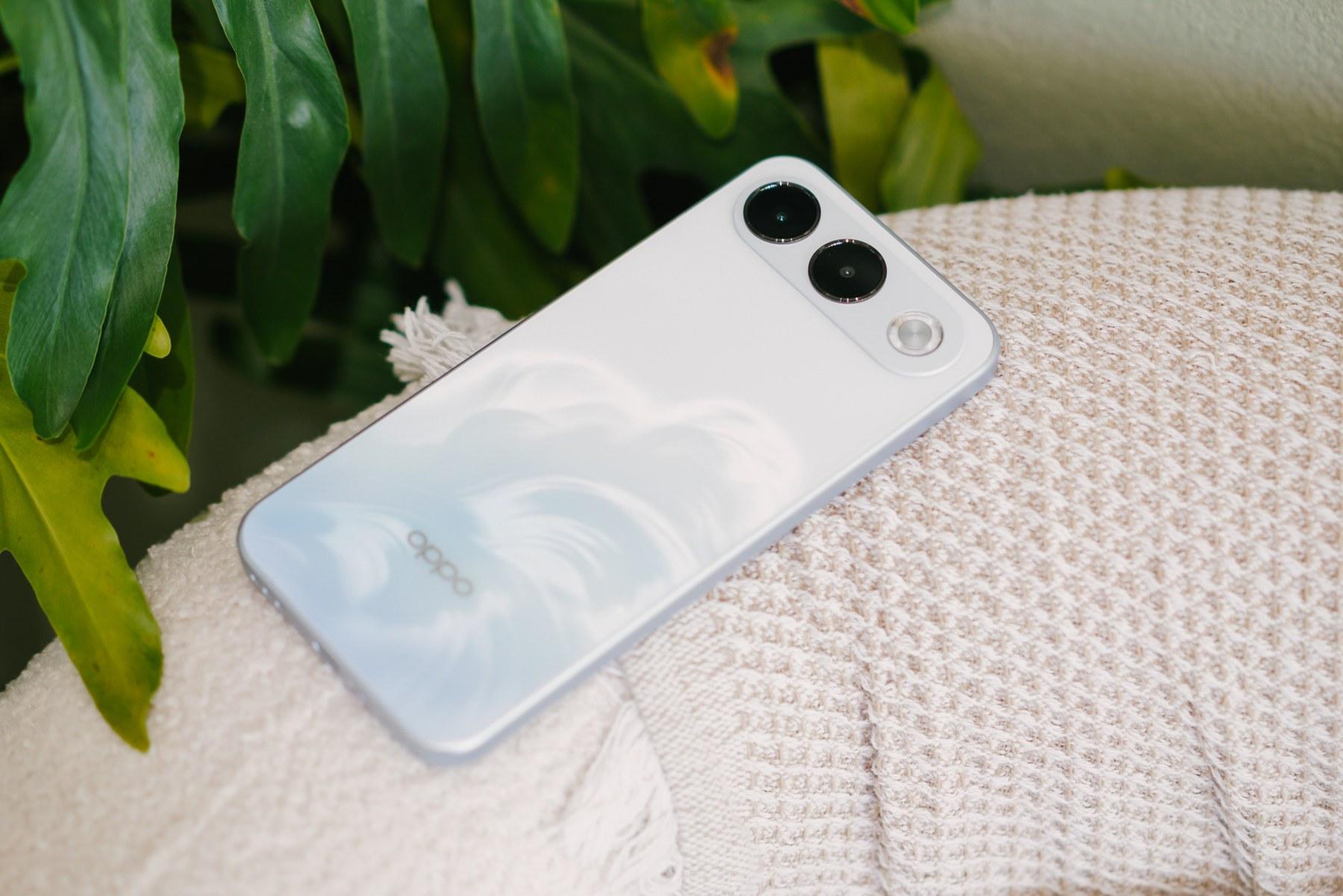 Ấn tượng đầu tiên về OPPO A7 Pro 5G: Không chỉ đẹp, bền mà còn biết chiều lòng người trẻ - Ảnh 2.