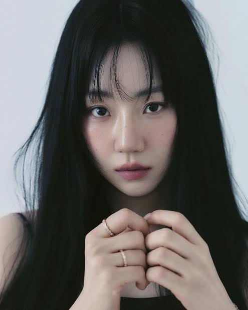 B&aacute;o H&agrave;n khui th&ecirc;m cặp đ&ocirc;i mới sau T.O.P - Nana: Nh&agrave; g&aacute;i c&acirc;u trước x&aacute;c nhận hẹn h&ograve;, c&acirc;u sau tuy&ecirc;n bố "đ&atilde; chia tay"- Ảnh 5.