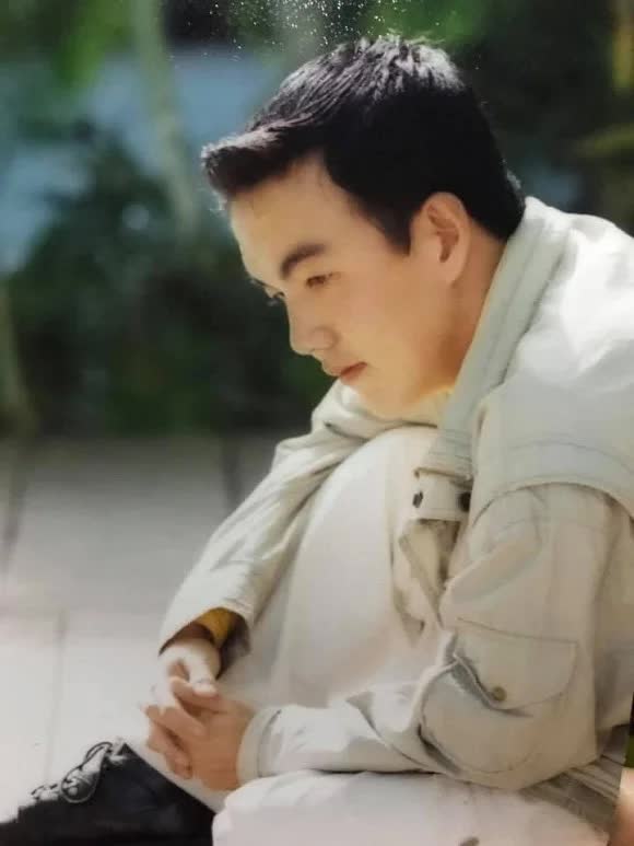 MC cuối cùng dẫn Vượt Lên Chính Mình: Cha mất không có tiền đưa về quê, giờ bán bánh mì trên đường Đặng Văn Ngữ- Ảnh 2.
