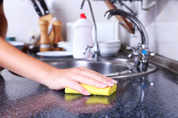 Lời khuy&ecirc;n cho những gia đ&igrave;nh đang d&ugrave;ng miếng bọt biển rửa b&aacute;t- Ảnh 1.