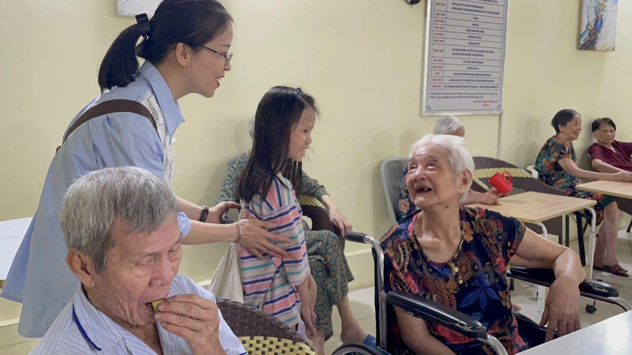 Dưỡng l&atilde;o b&aacute;n tr&uacute; "s&aacute;ng đi, chiều về": Nơi thu 100.000 đồng/ng&agrave;y, nhiều điểm ở H&agrave; Nội đang "ch&aacute;y chỗ" - Ảnh 3.