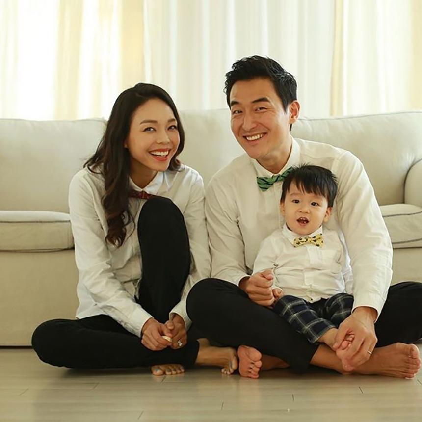 Cặp đ&ocirc;i v&agrave;ng showbiz ly h&ocirc;n b&iacute; mật từ 2 năm trước m&agrave; cả nước kh&ocirc;ng ai hay biết, trước đ&oacute; to&agrave;n diễn s&acirc;u nhằm qua mặt thi&ecirc;n hạ- Ảnh 1.