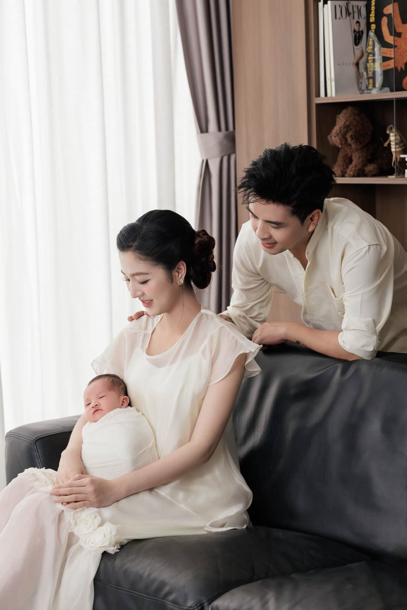 Hồ Quang Hiếu khoe tổ ấm nhỏ 4 người, nhan sắc b&agrave; x&atilde; 3 tuần sau sinh g&acirc;y sốt mạng- Ảnh 3.