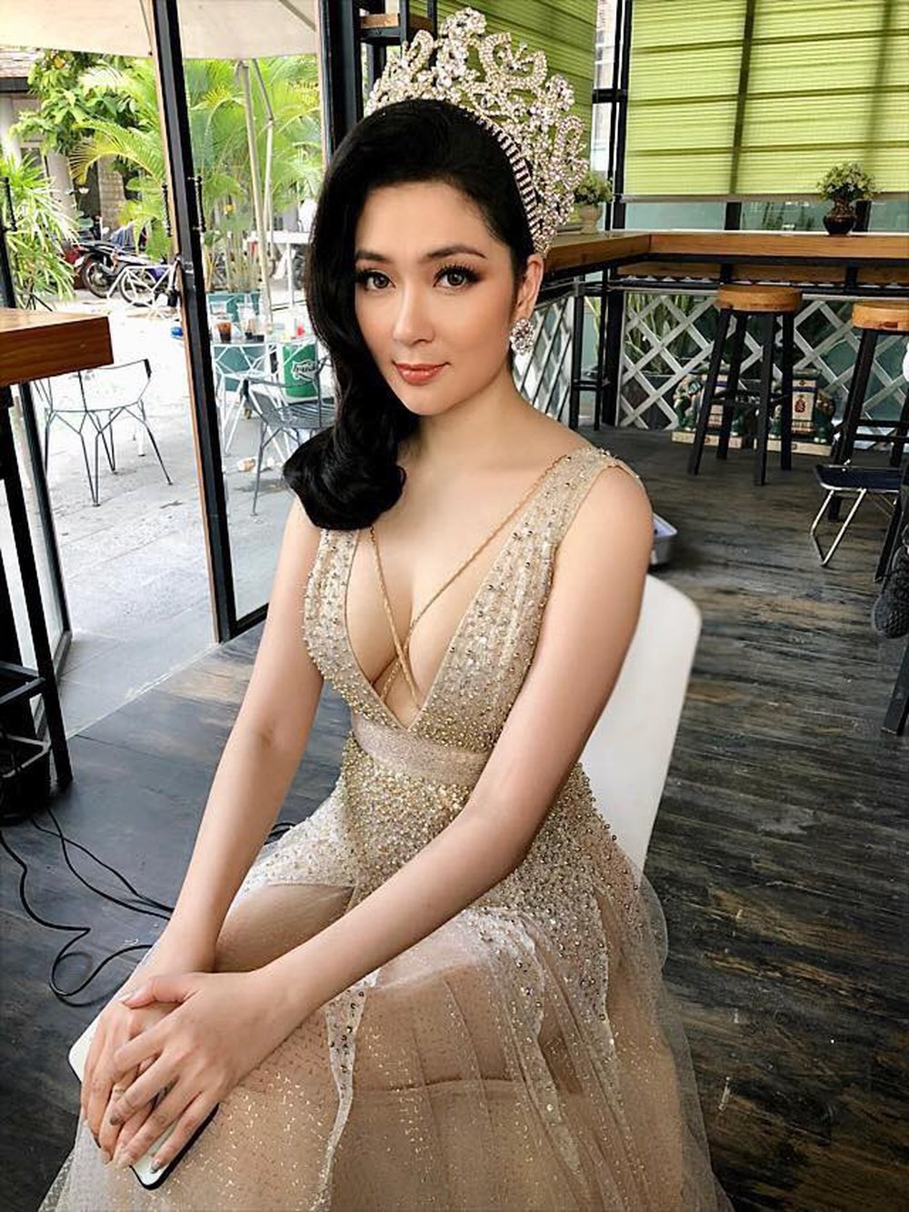 Hoa hậu c&oacute; gương mặt ph&uacute;c hậu nhất Việt Nam b&iacute; mật kết h&ocirc;n khi du học ở Anh, đ&atilde; đi bước nữa nhưng giấu k&iacute;n danh t&iacute;nh chồng- Ảnh 2.