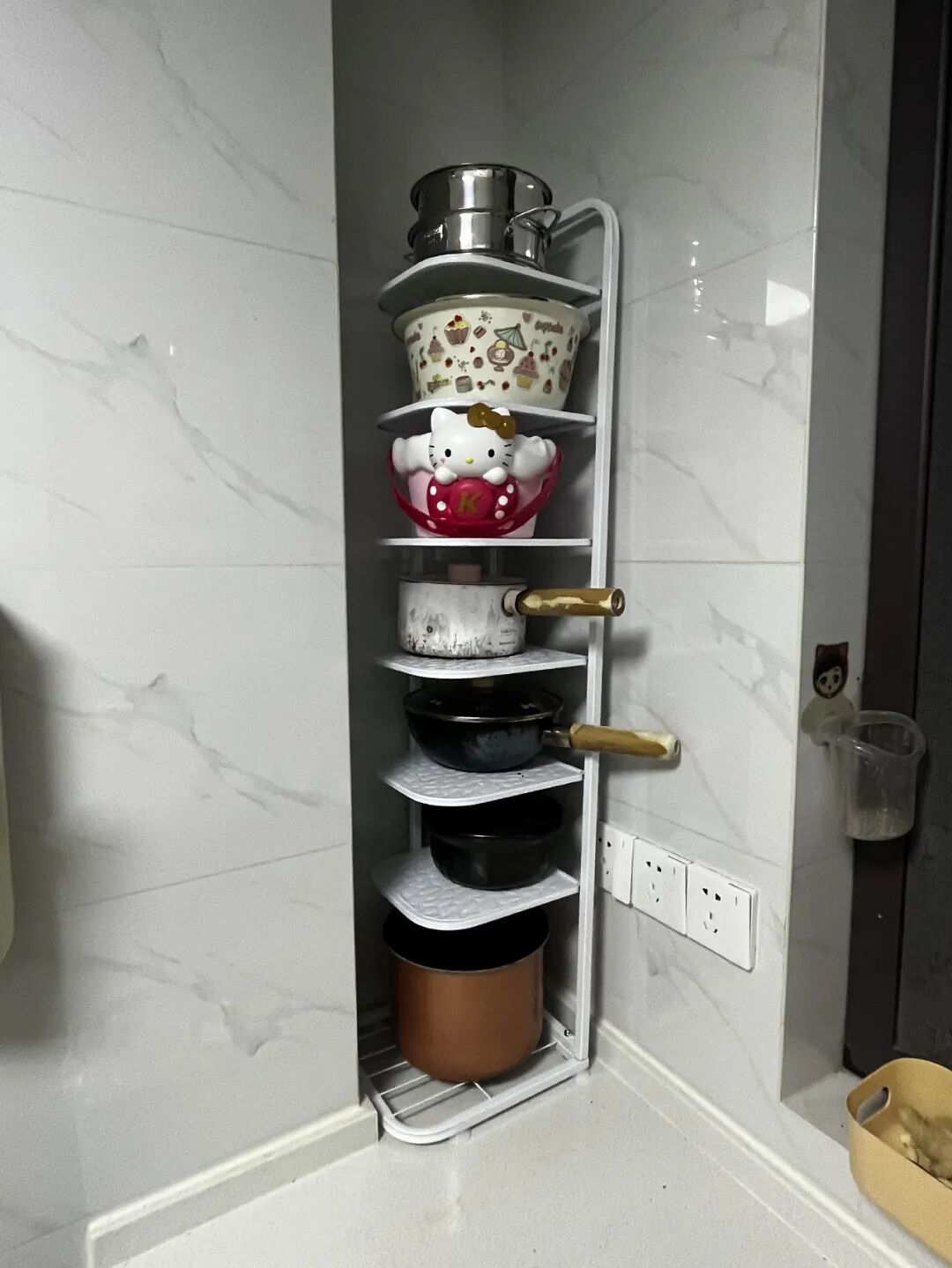 Nh&igrave;n 7 c&aacute;ch cất nồi chảo n&agrave;y t&ocirc;i mới hiểu v&igrave; sao bếp nh&agrave; m&igrave;nh l&uacute;c n&agrave;o cũng chật: H&oacute;a ra trước giờ xếp sai hết- Ảnh 8.