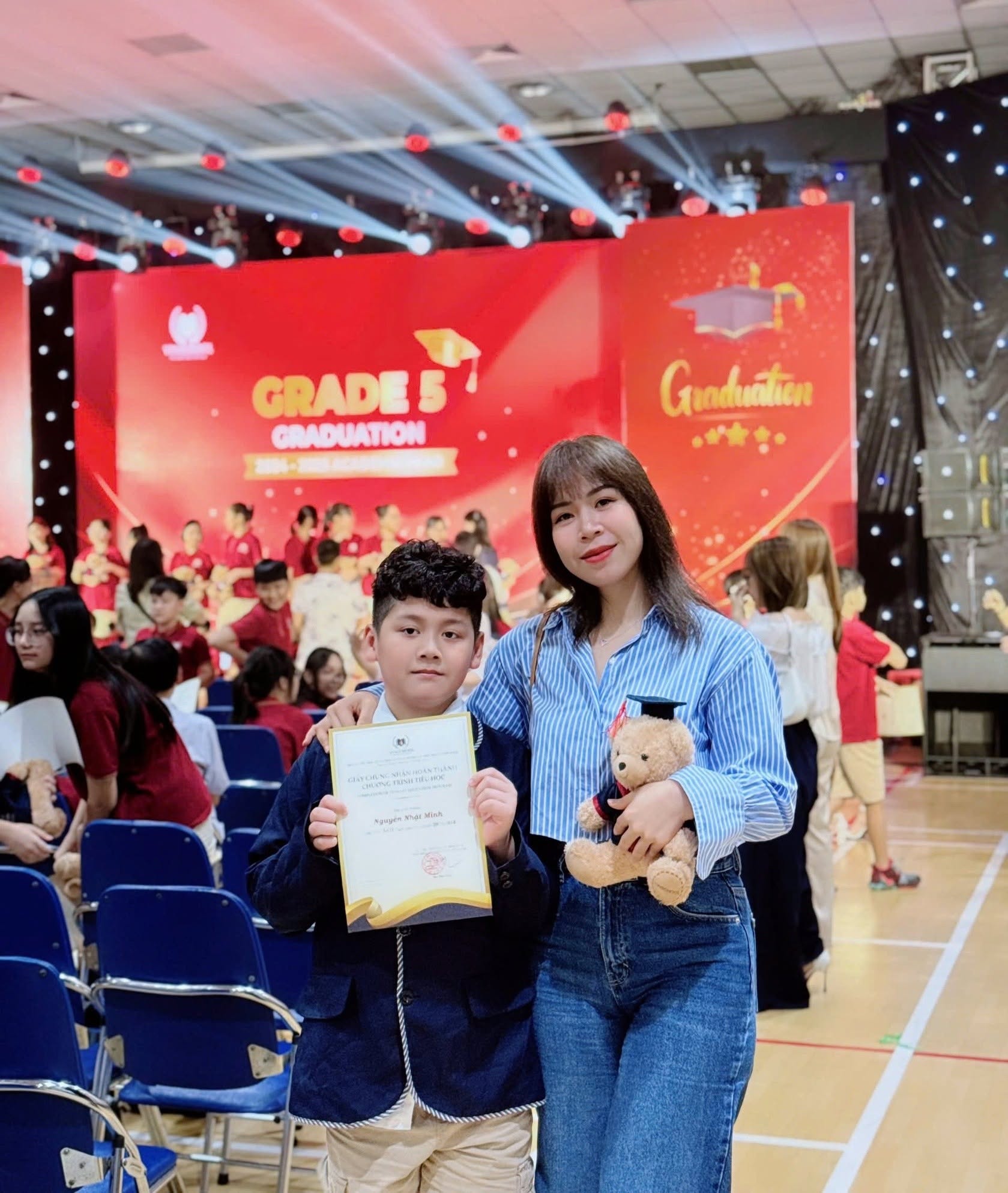 Con trai Mạnh Trường trổ t&agrave;i rửa hết cả "n&uacute;i" b&aacute;t đĩa, b&agrave; x&atilde; nam diễn vi&ecirc;n "thả th&iacute;nh": "Con d&acirc;u tương lai đ&atilde; y&ecirc;n t&acirc;m chưa?"- Ảnh 5.