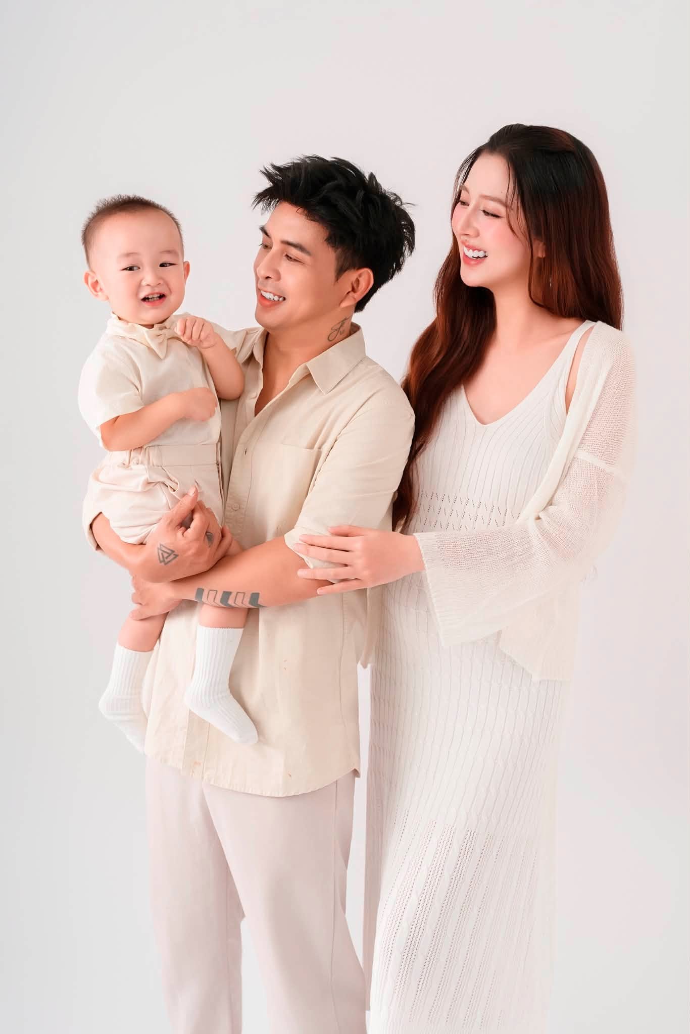 Hồ Quang Hiếu khoe tổ ấm nhỏ 4 người, nhan sắc b&agrave; x&atilde; 3 tuần sau sinh g&acirc;y sốt mạng- Ảnh 8.