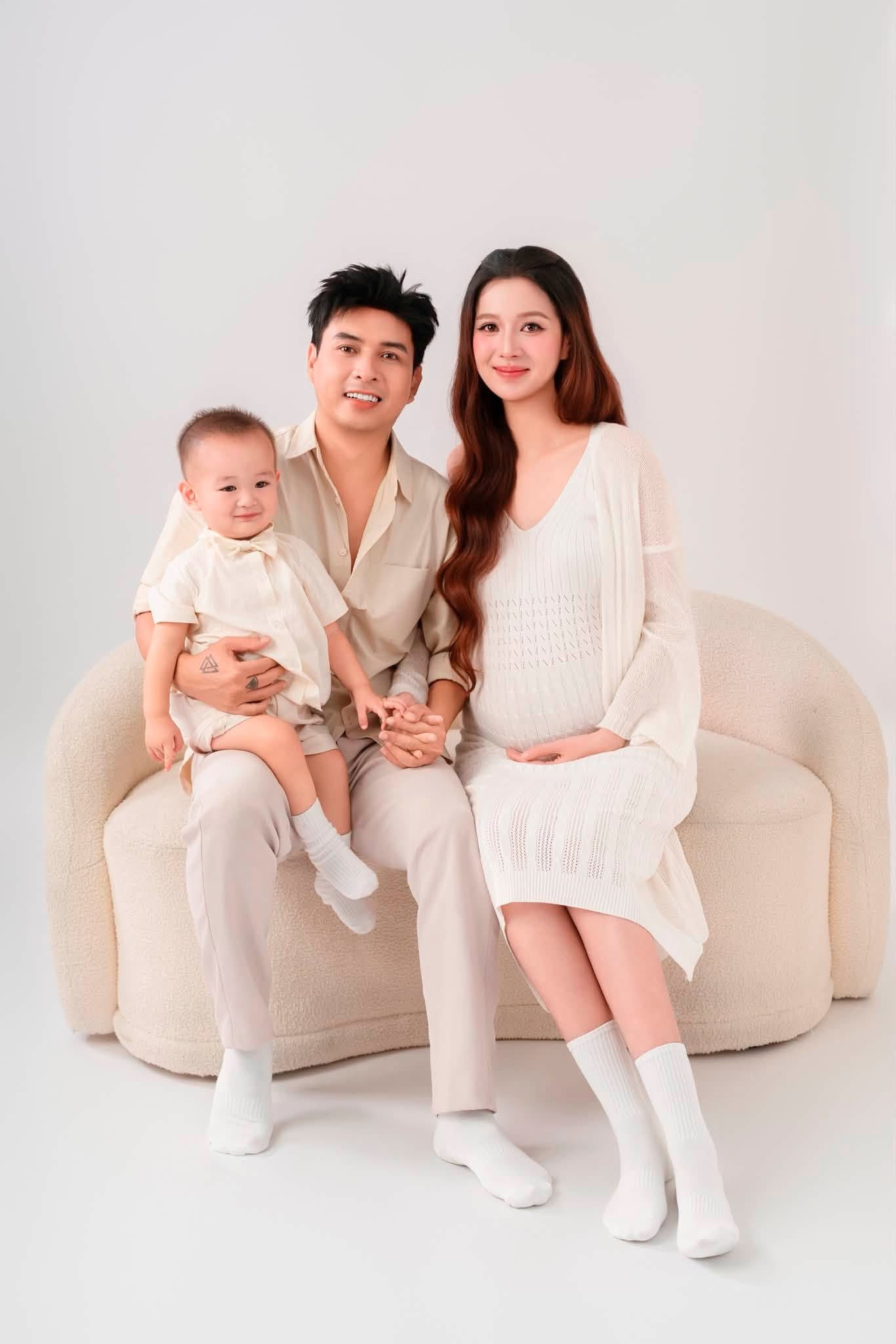 Hồ Quang Hiếu khoe tổ ấm nhỏ 4 người, nhan sắc b&agrave; x&atilde; 3 tuần sau sinh g&acirc;y sốt mạng- Ảnh 9.