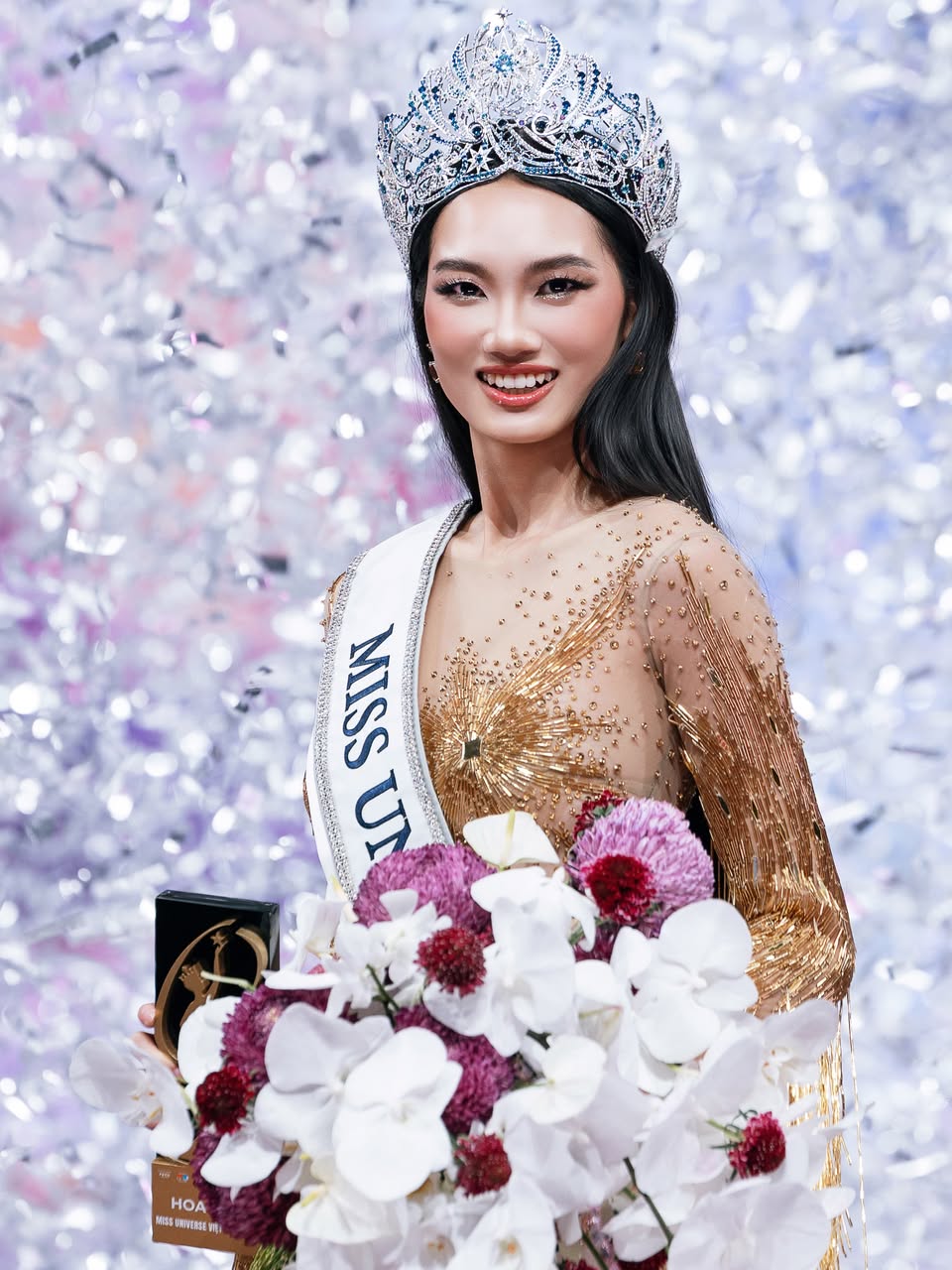Miss Universe rối ren như một tr&ograve; hề!- Ảnh 4.