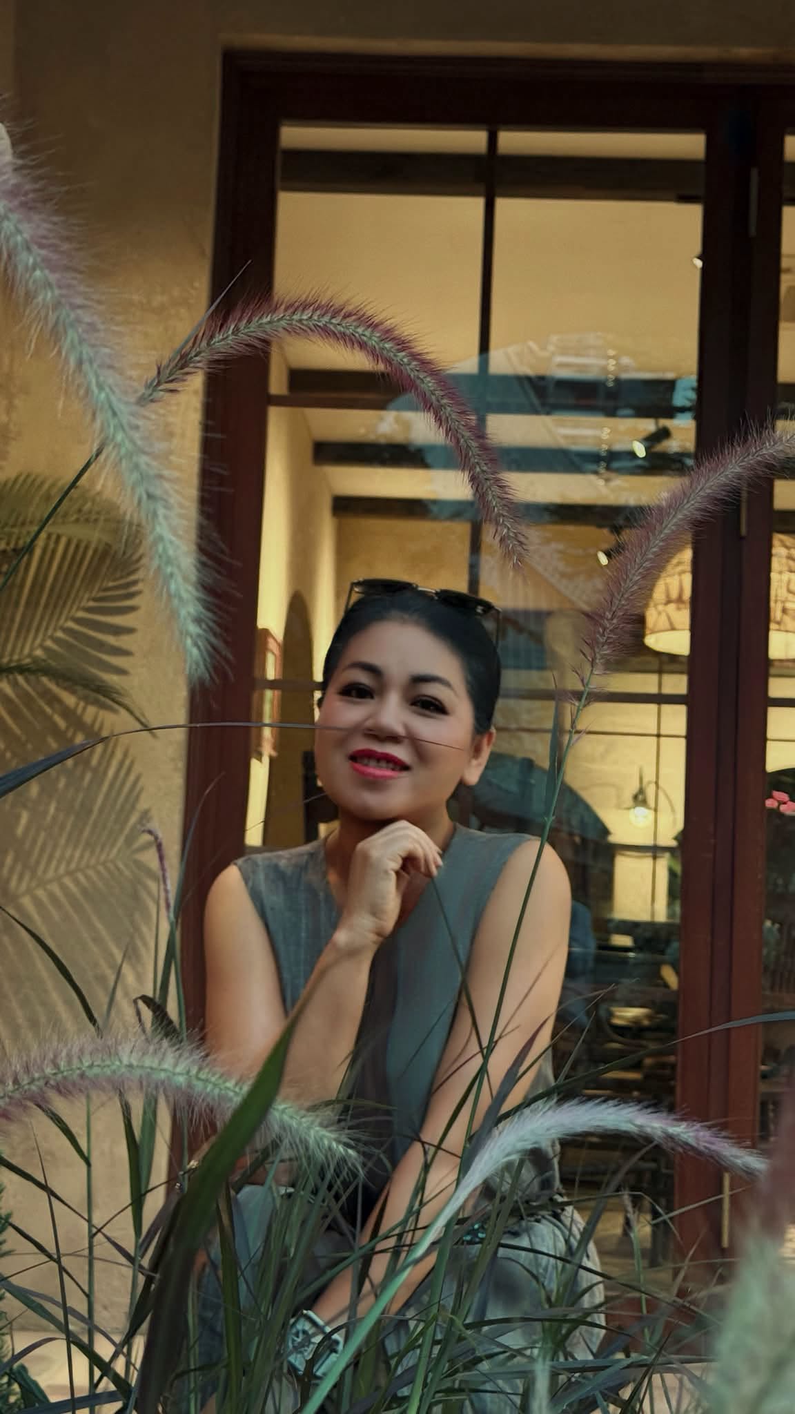 Nữ ho&agrave;ng nhạc đỏ l&agrave; mẹ đơn th&acirc;n 4 con: "Em vẫn ở đ&acirc;y&hellip; b&igrave;nh y&ecirc;n chờ người"- Ảnh 1.